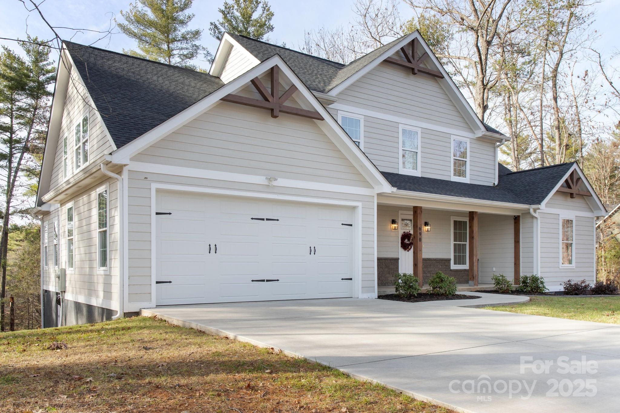 690 Settlers Trail Property Photo 4