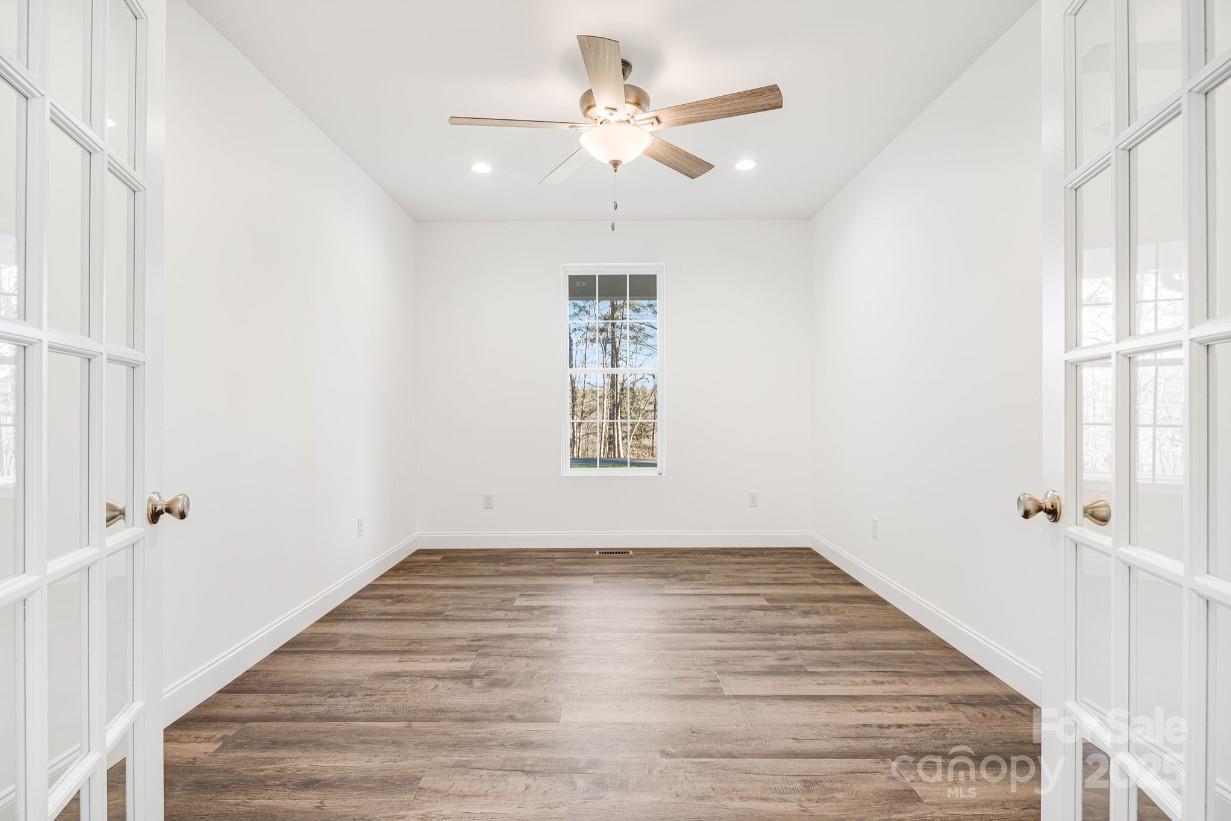 690 Settlers Trail Property Photo 35