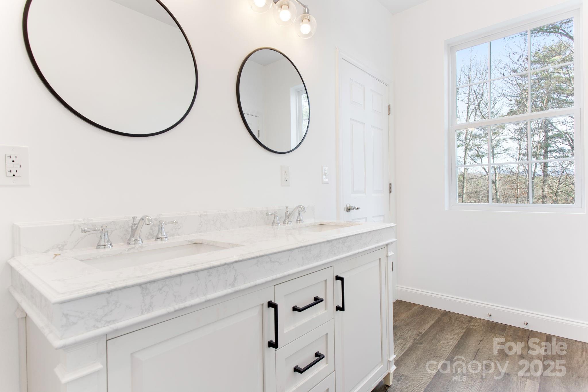 690 Settlers Trail Property Photo 41