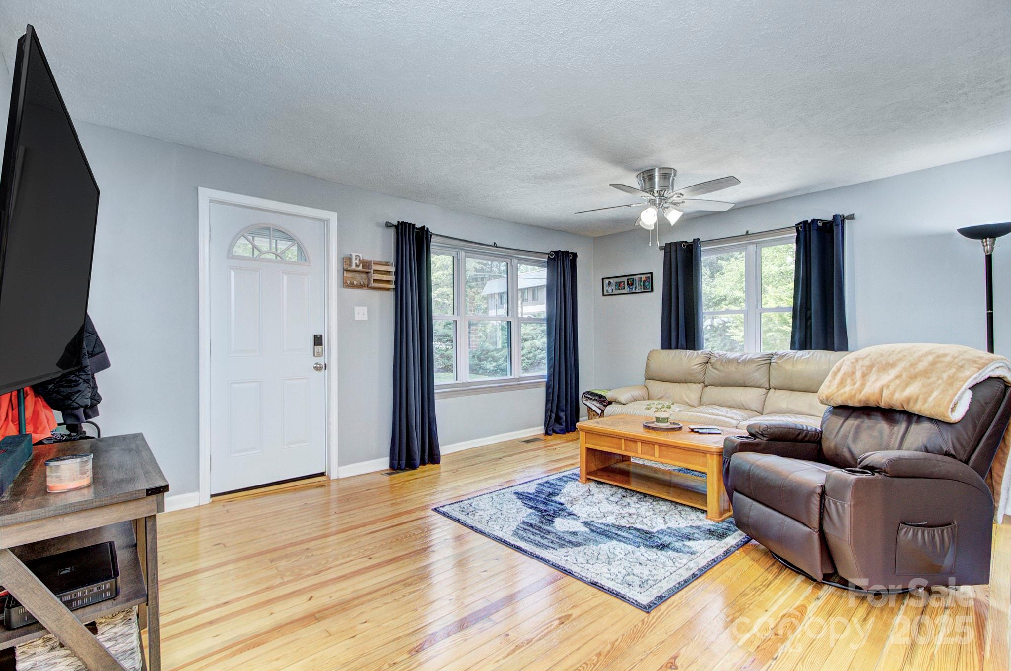 304 White Pine Drive Property Photo 4