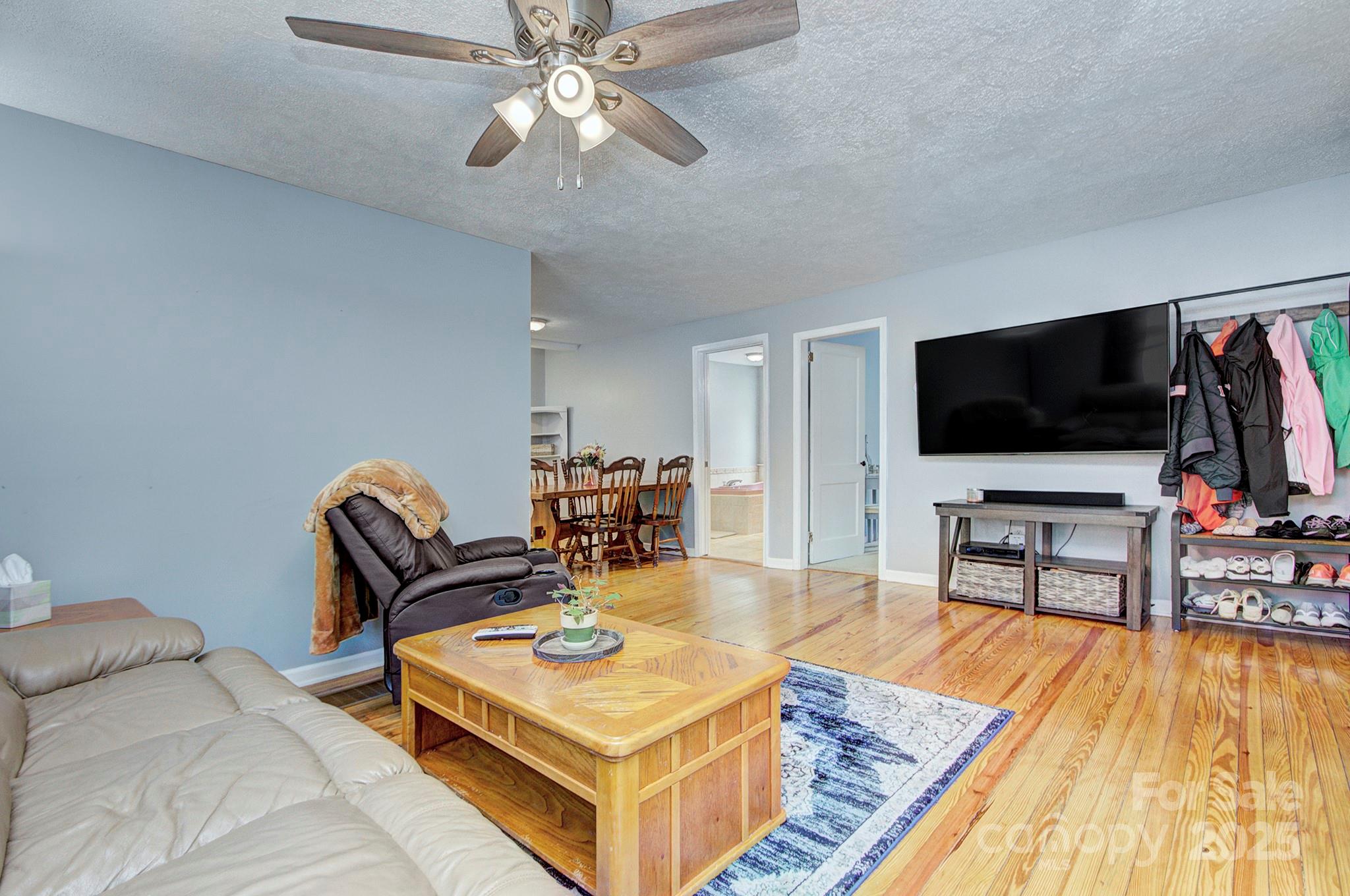 304 White Pine Drive Property Photo 6