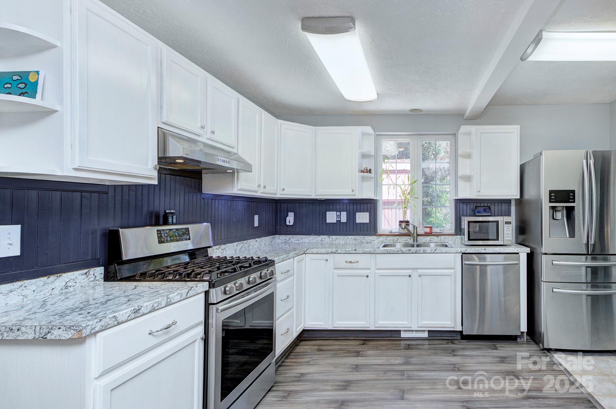 304 White Pine Drive Property Photo 9