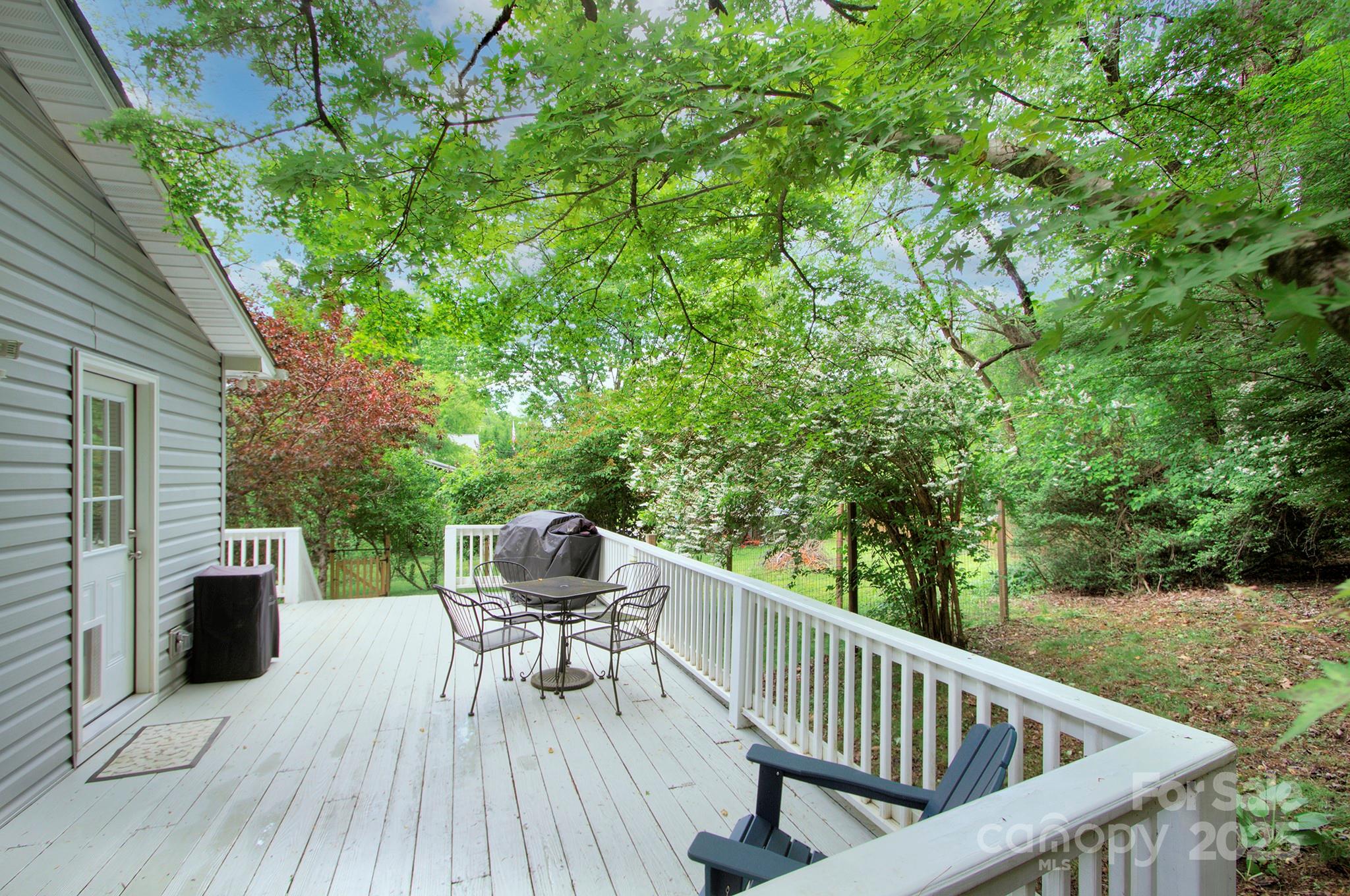 304 White Pine Drive Property Photo 23