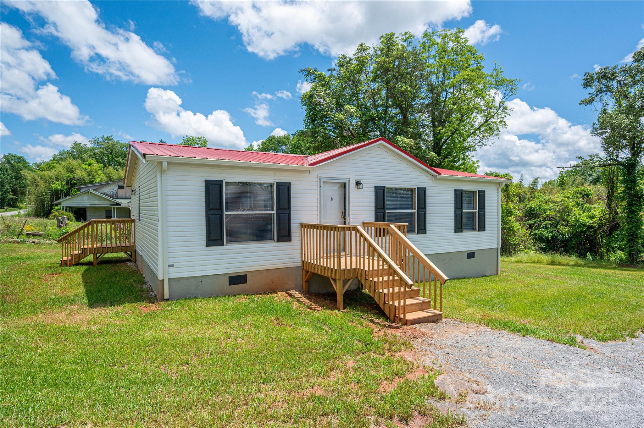 376 Puzzle Creek Road Property Photo 2