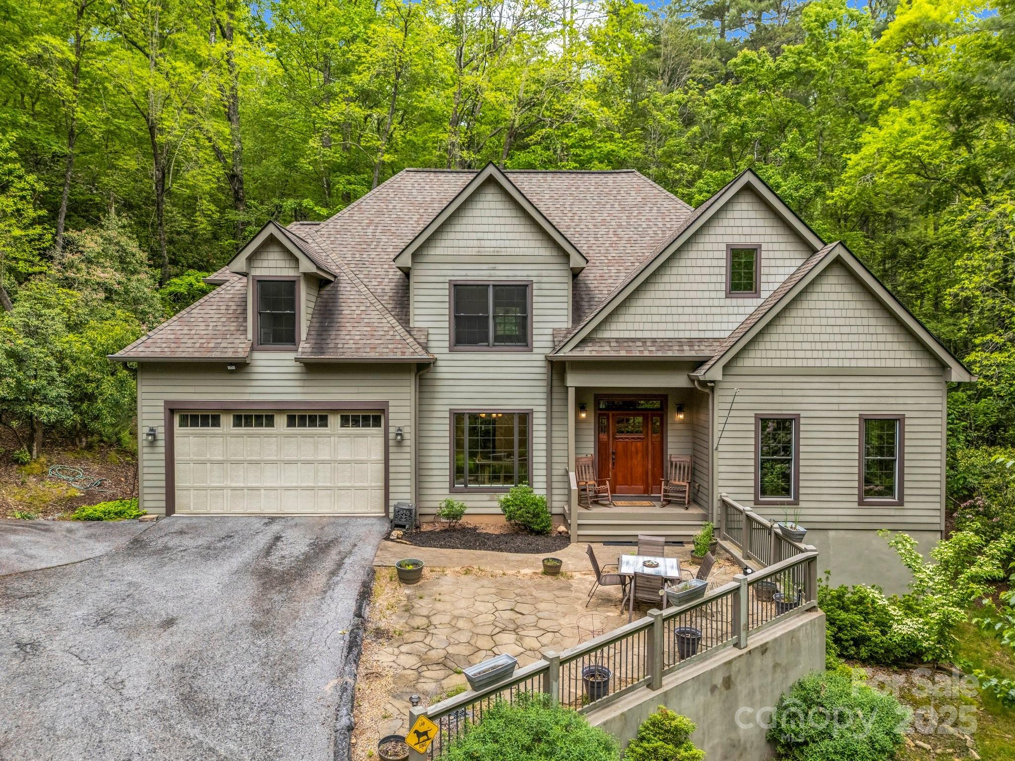 605 Salola Lane Property Photo