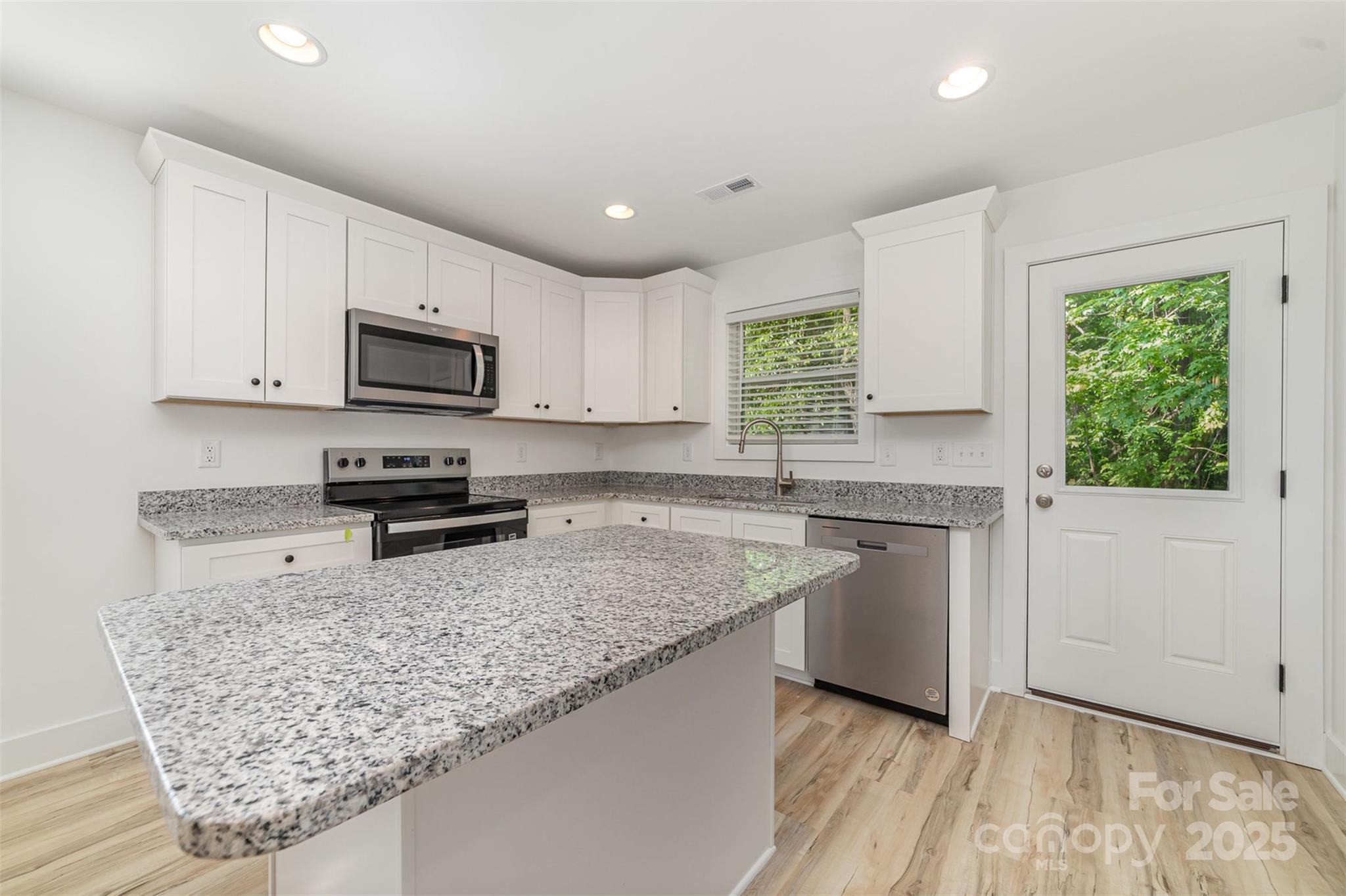 304 Adams Street Property Photo 8