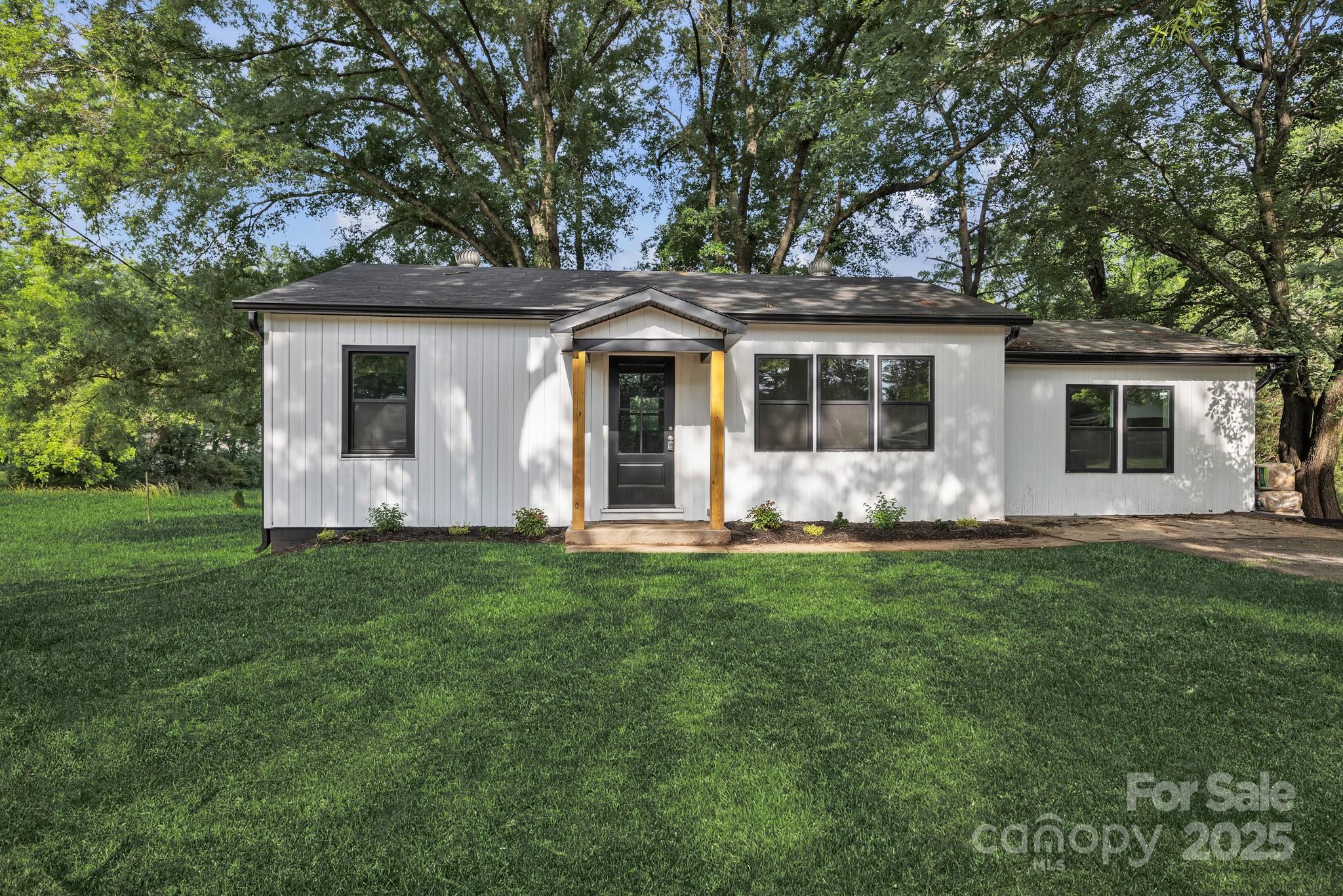 1739 16th Street Property Photo 1