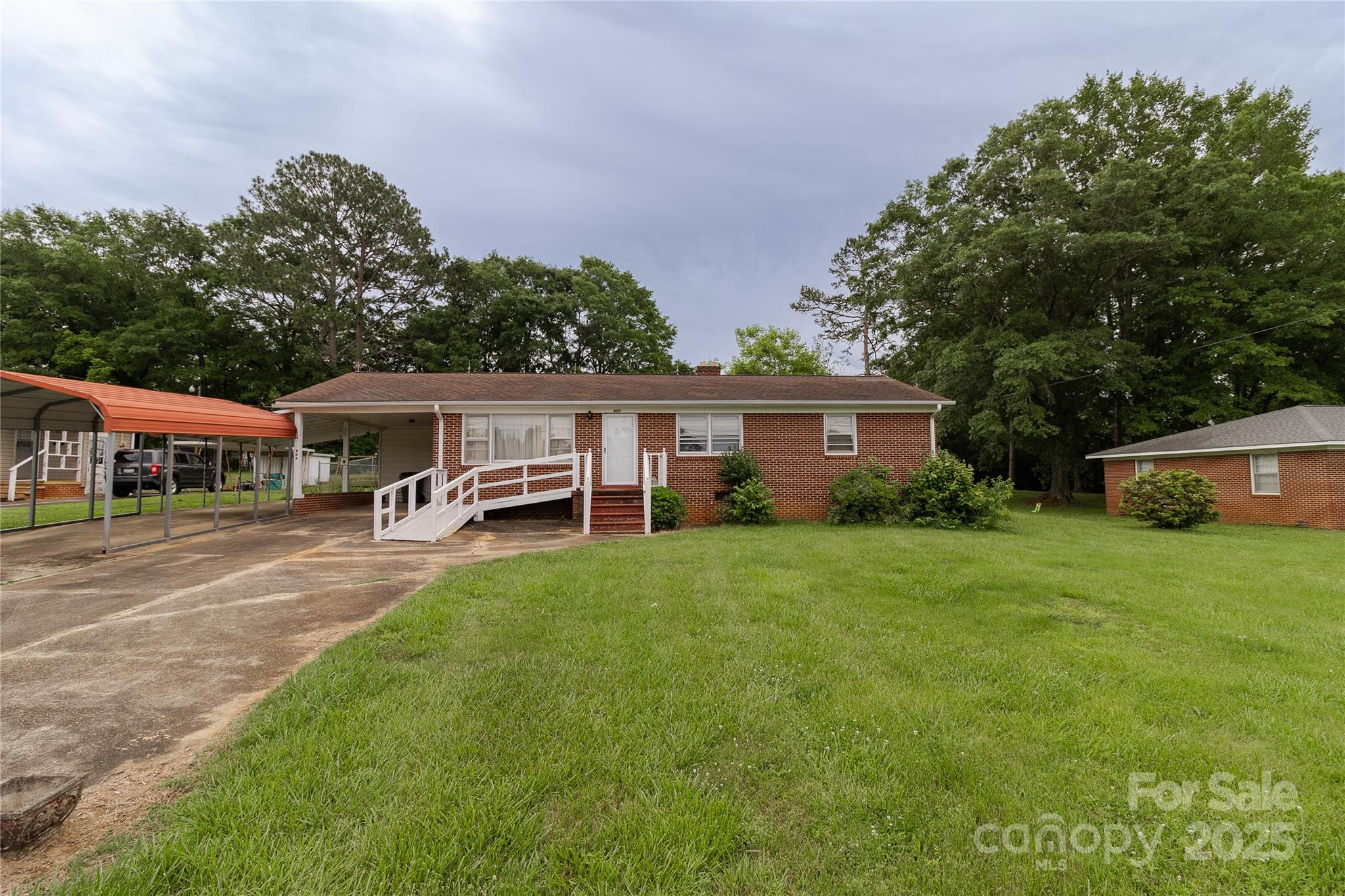 905 Florence Street Property Photo 1