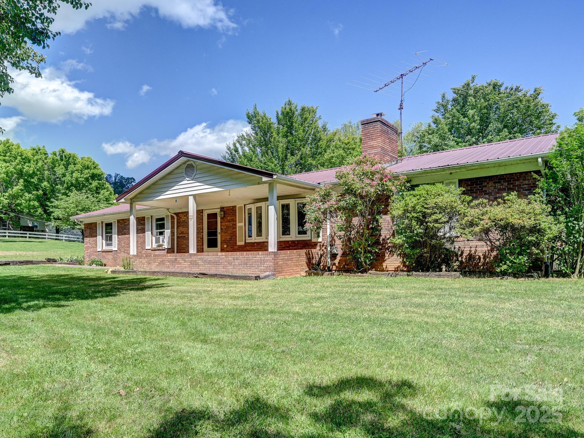 522 Bailey Mountain Road Property Photo 1