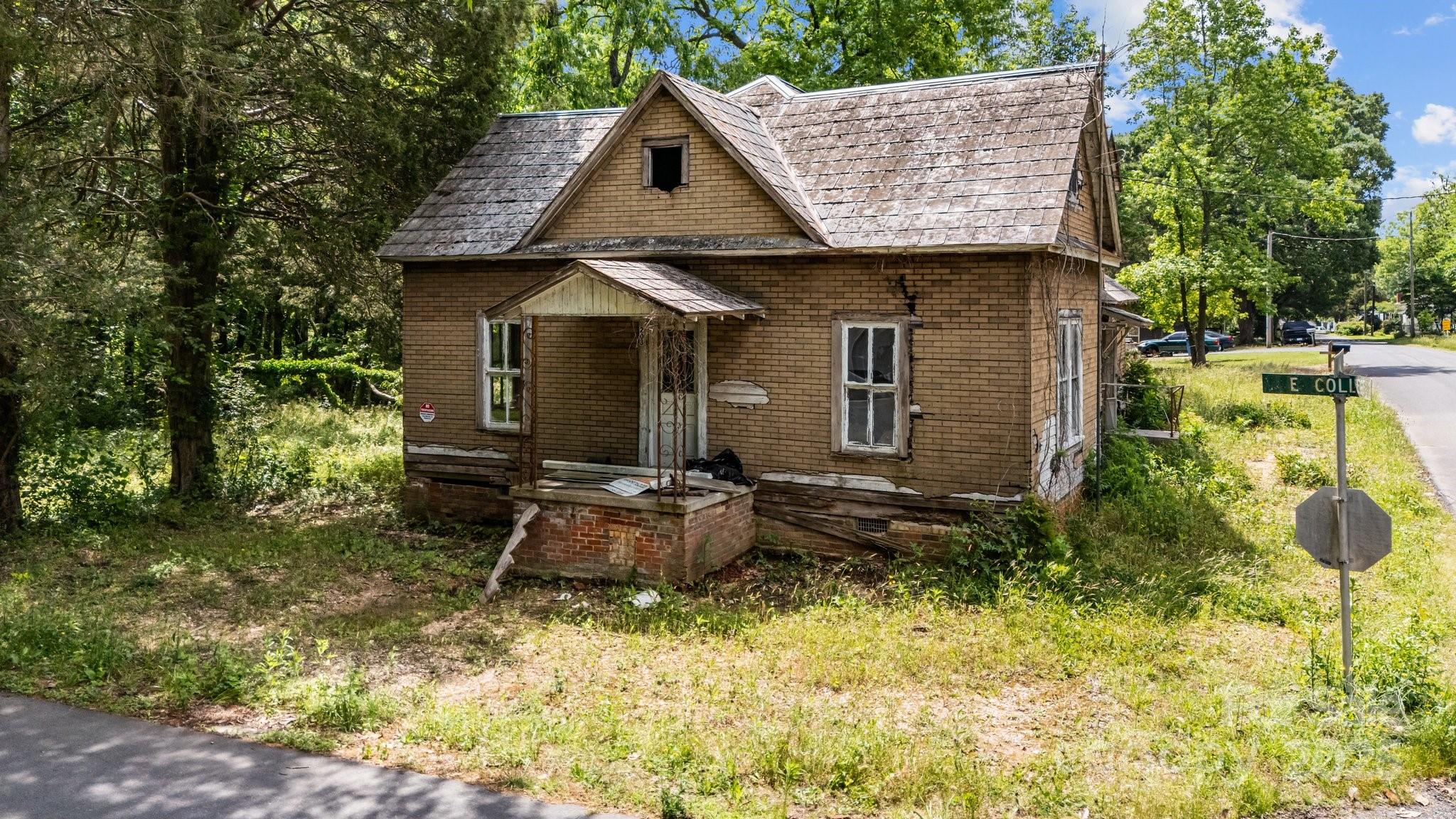 203 E College Street Property Photo 1