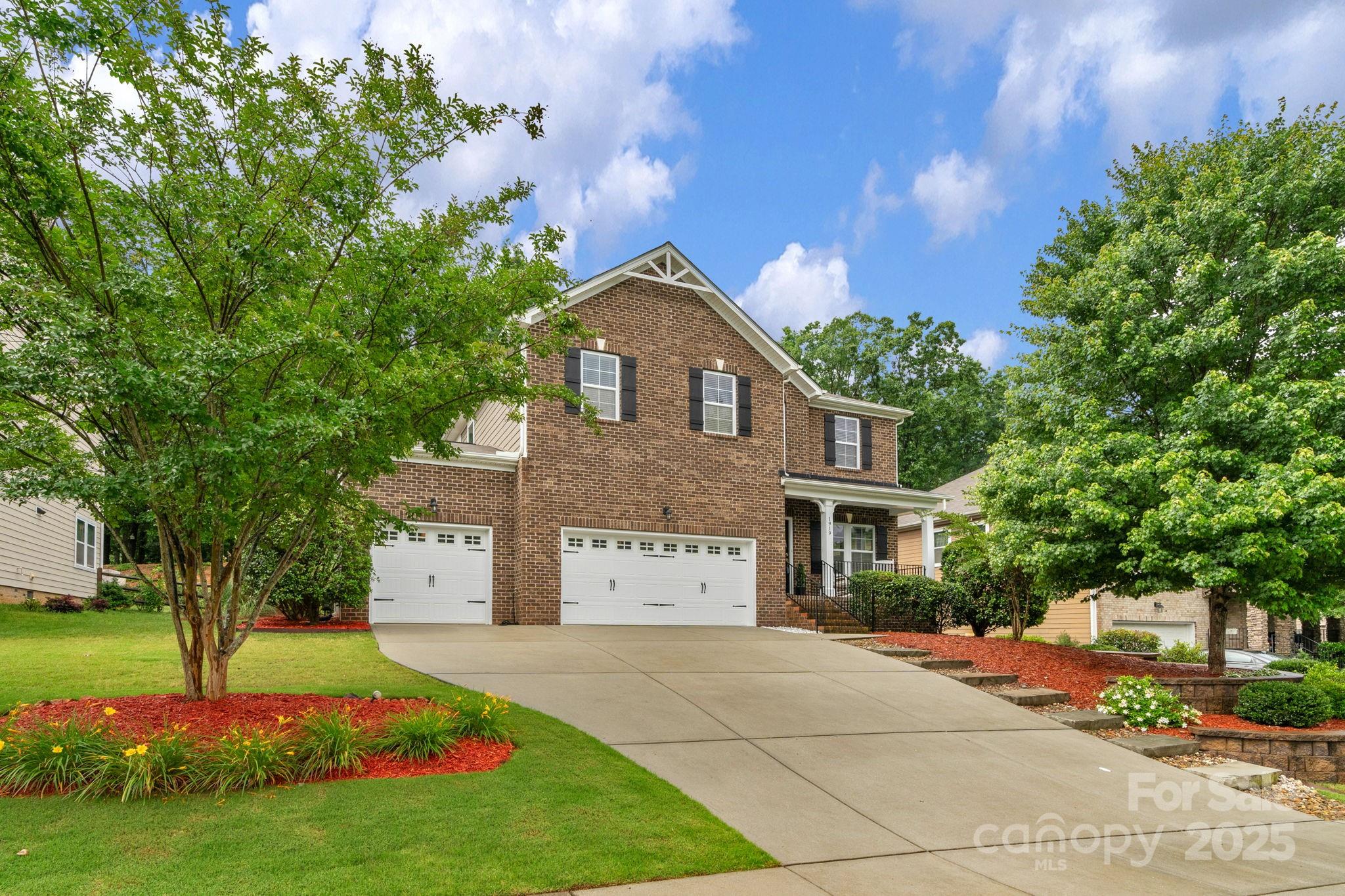 1919 Madeira Circle Property Photo 1