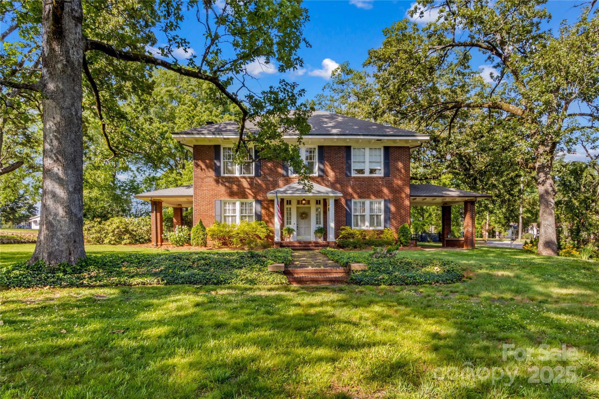 712 N Center Street Property Photo 1