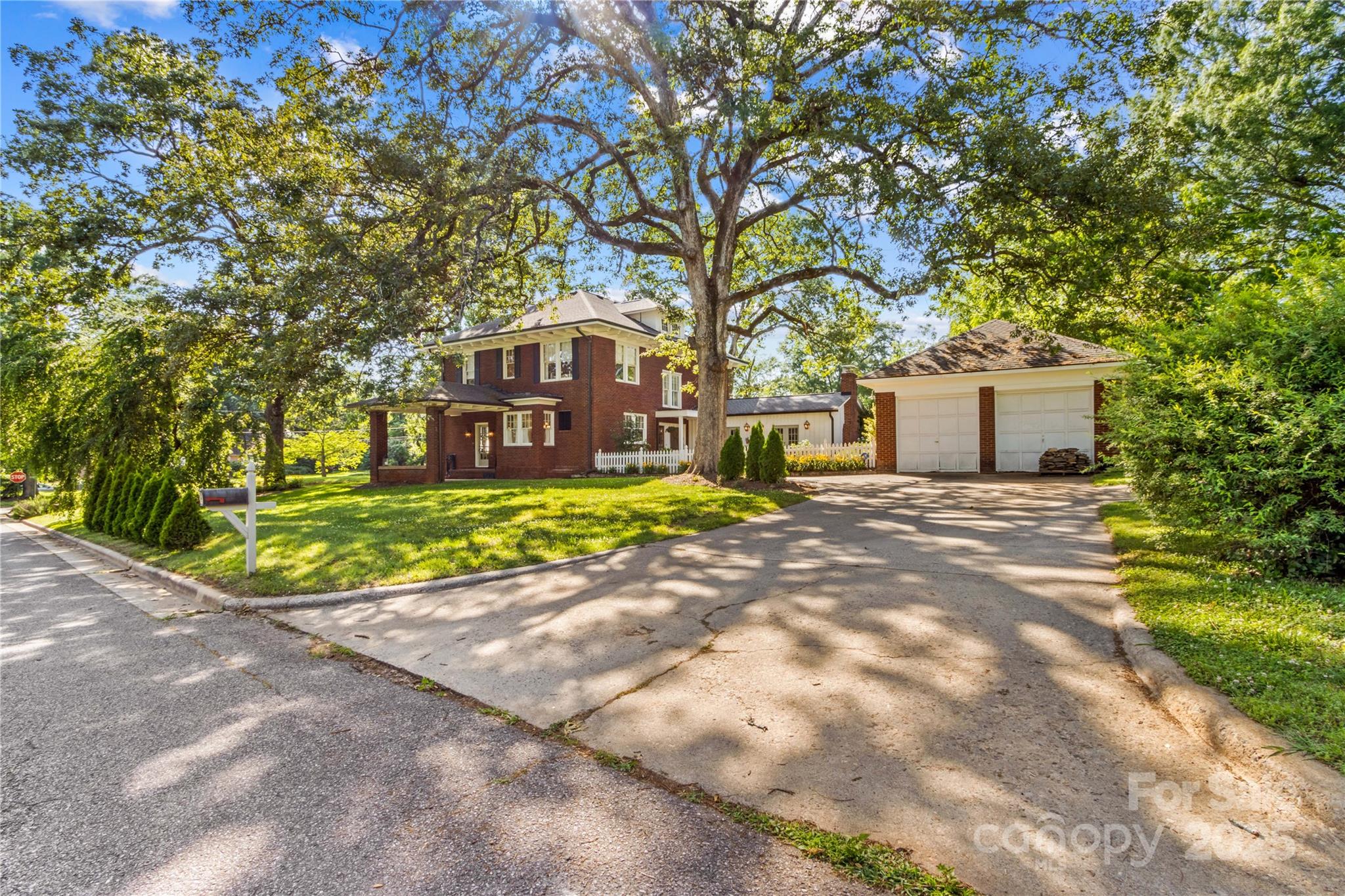 712 N Center Street Property Photo 3