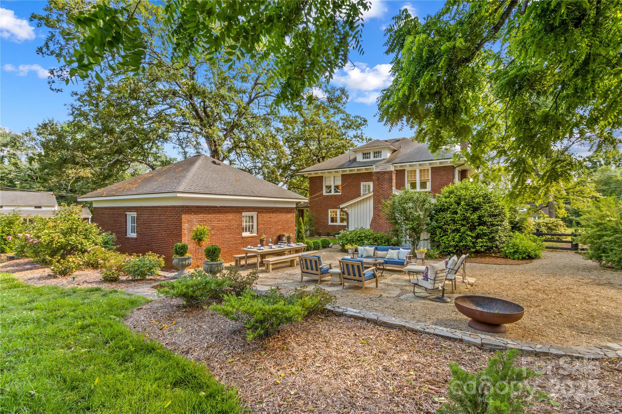 712 N Center Street Property Photo 4