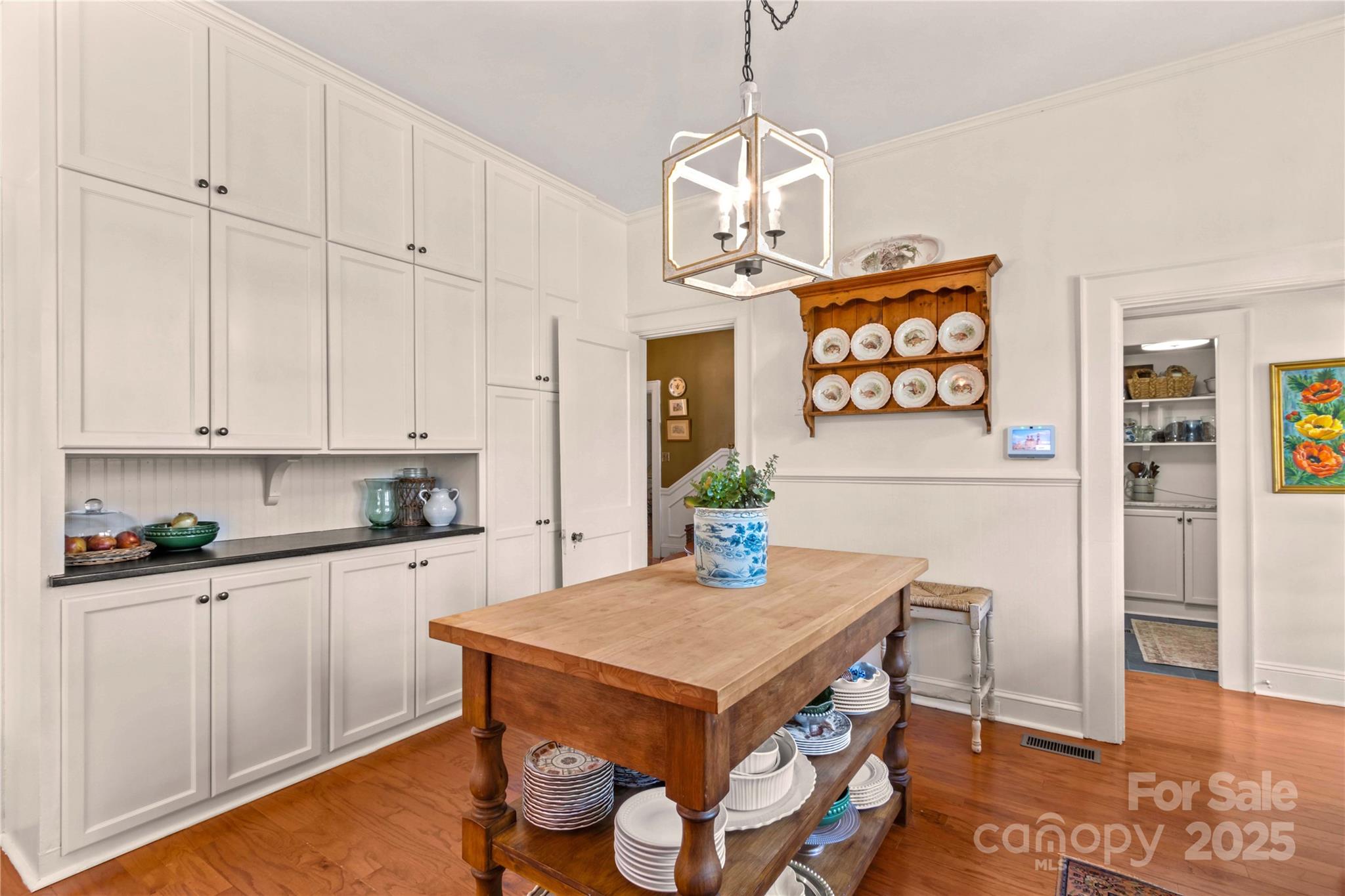 712 N Center Street Property Photo 13