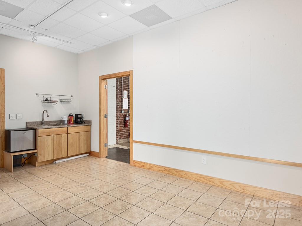 701 Oriole Drive Lease Property Photo 3