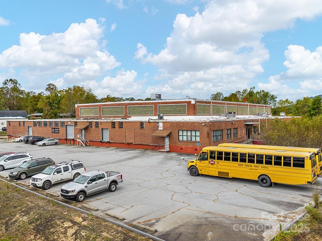 701 Oriole Drive Lease Property Photo 9