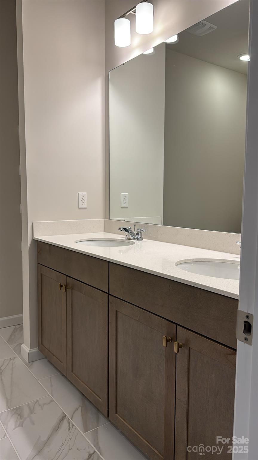 2541 Ruby Dixon Crossing Drive 18 Property Photo 3