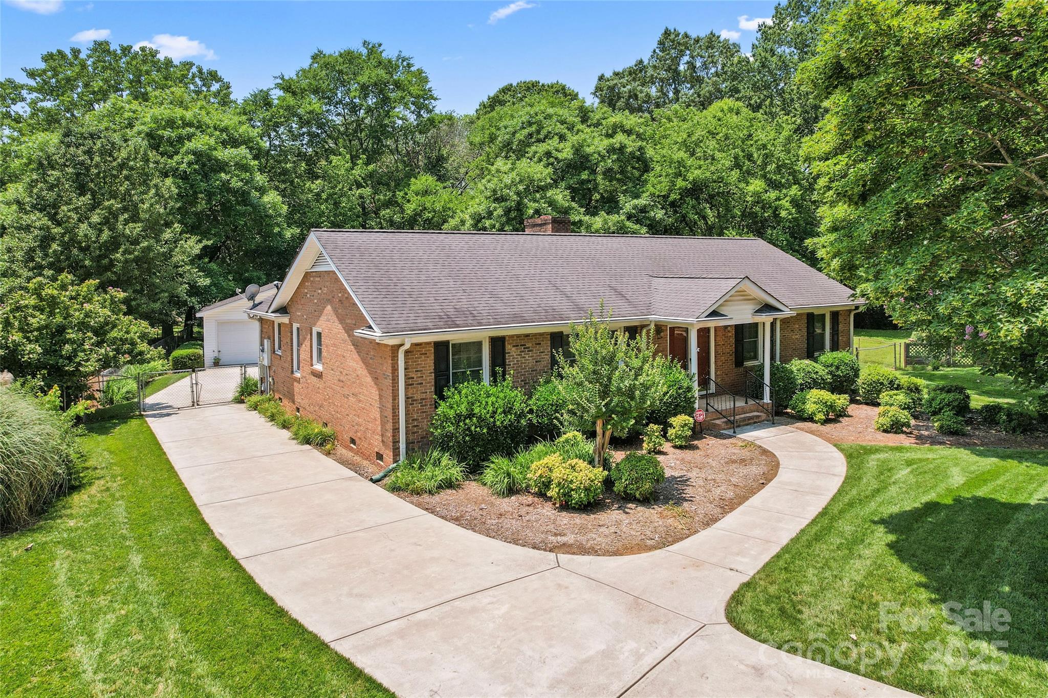 2715 Kennetuck Court Property Photo 3