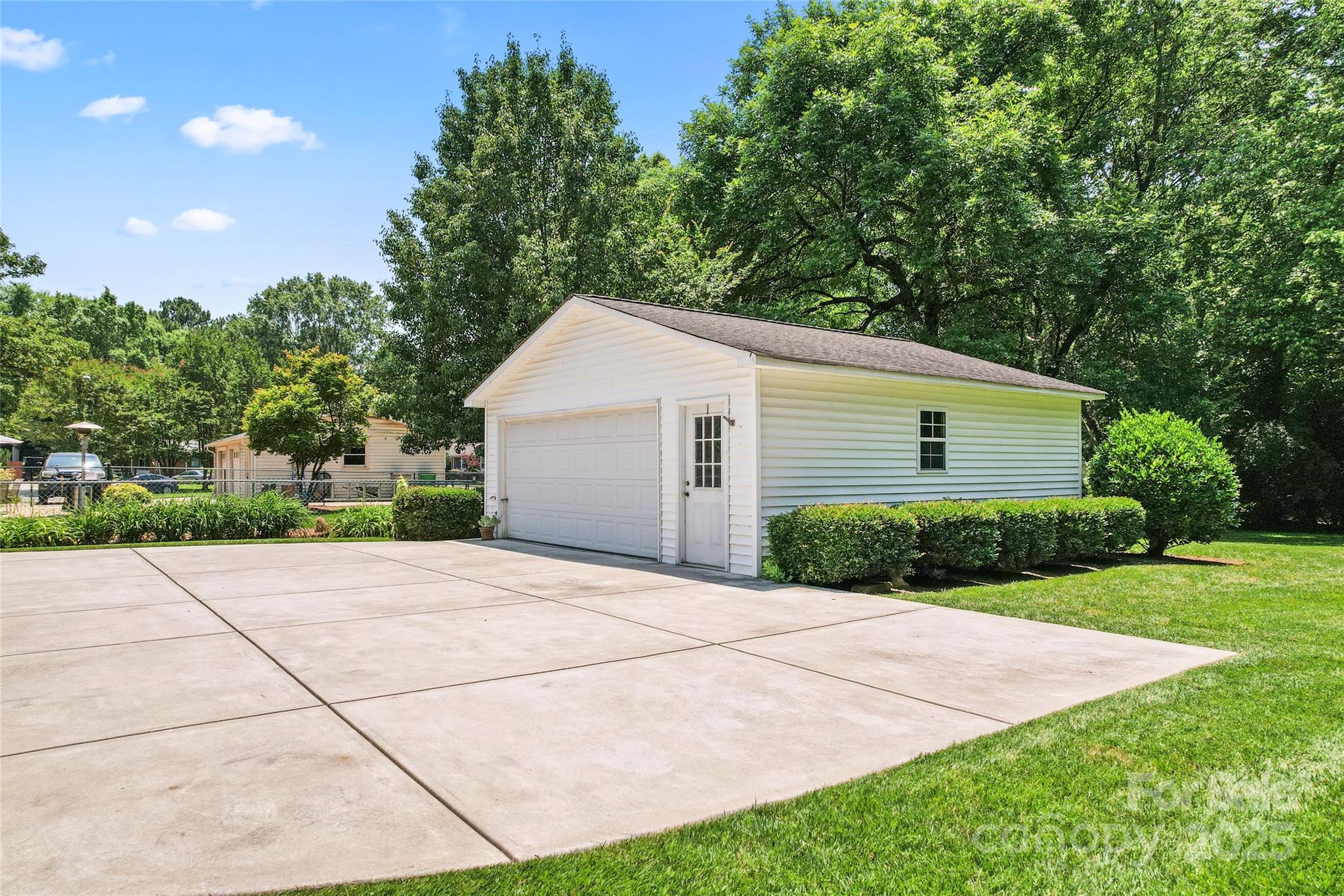 2715 Kennetuck Court Property Photo 4