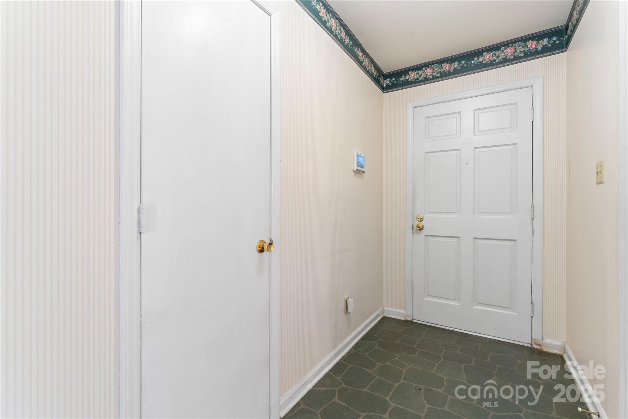 2715 Kennetuck Court Property Photo 5