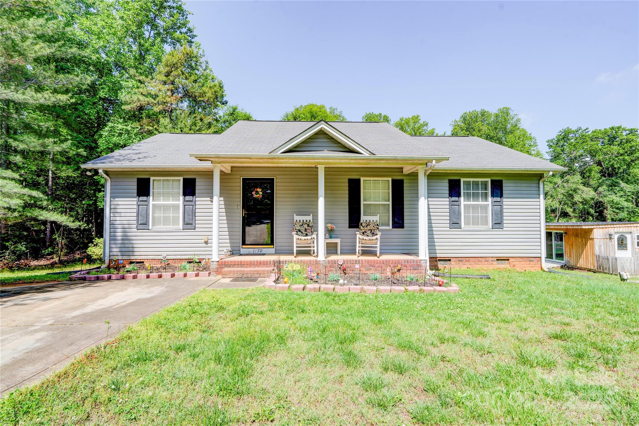 1170 Scenic Drive Property Photo 1