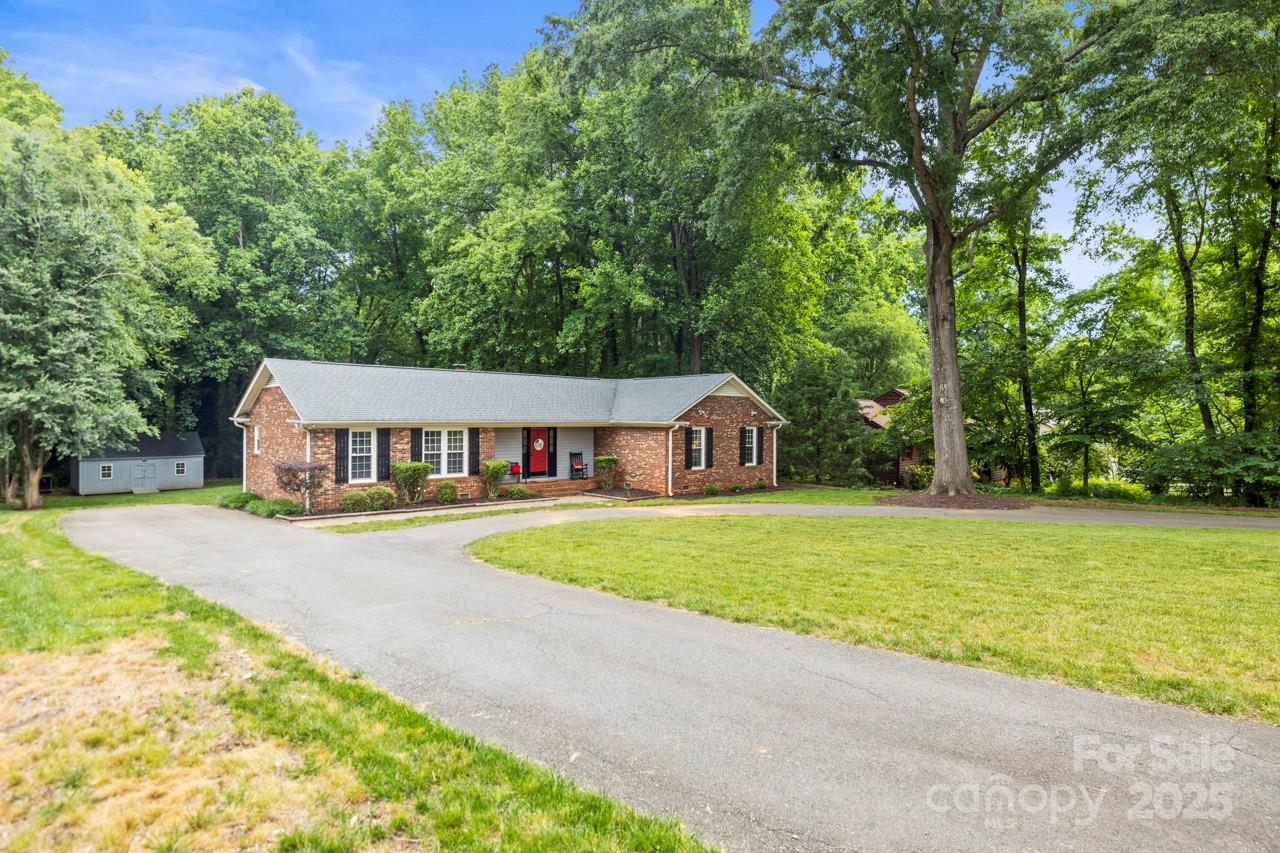 8938 Glencroft Road Property Photo 1