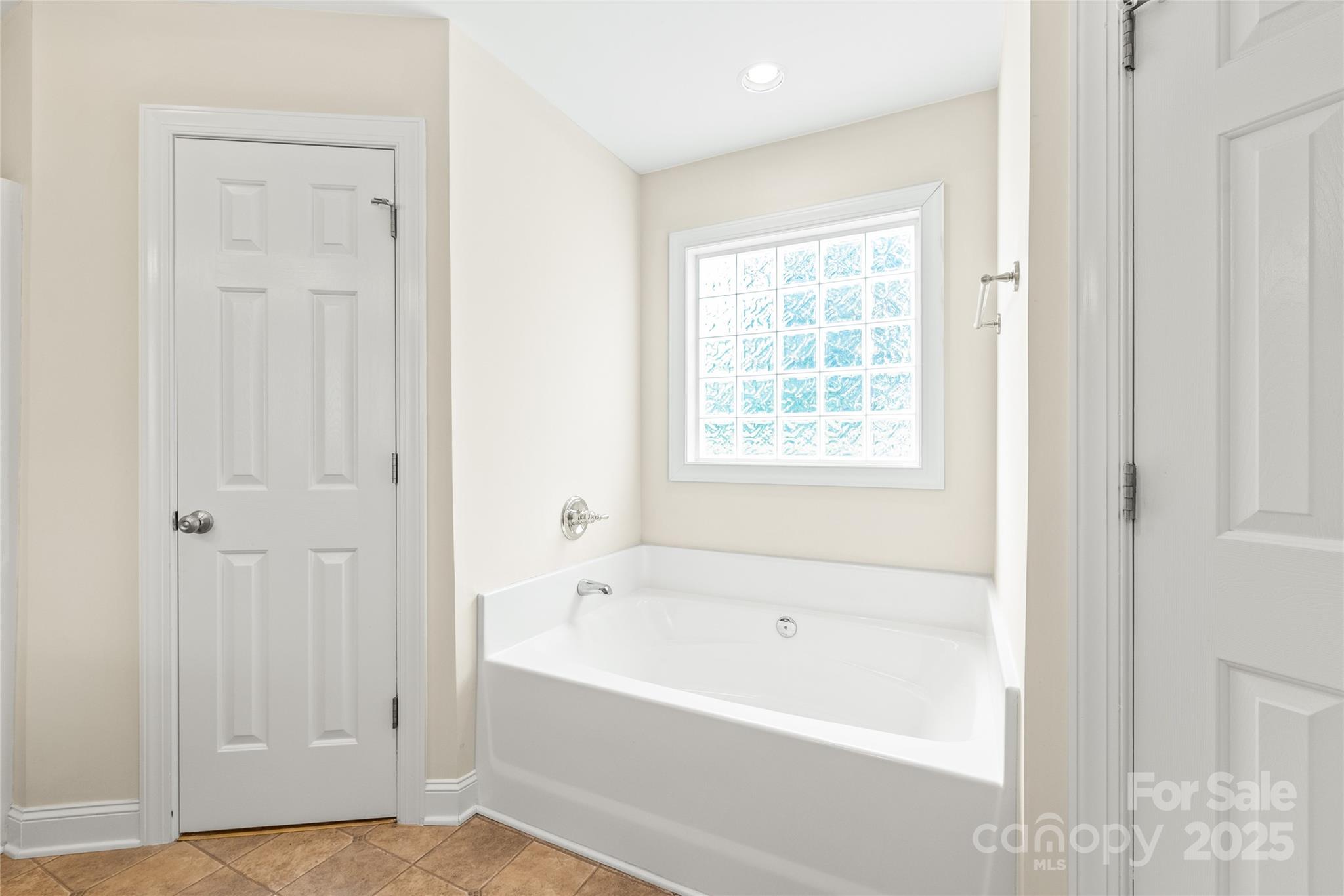 8717 Swift Road Property Photo 11