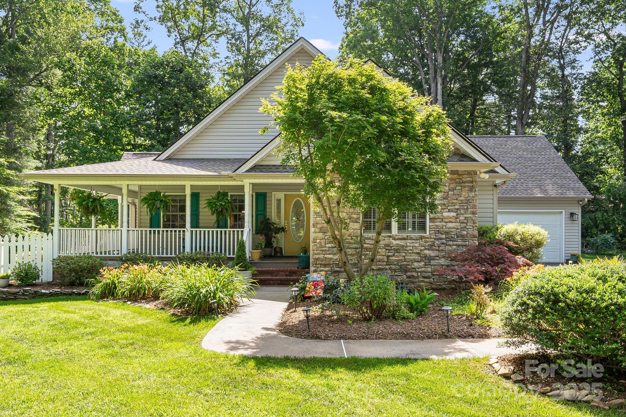 61 N Greenwood Forest Drive Property Photo 1