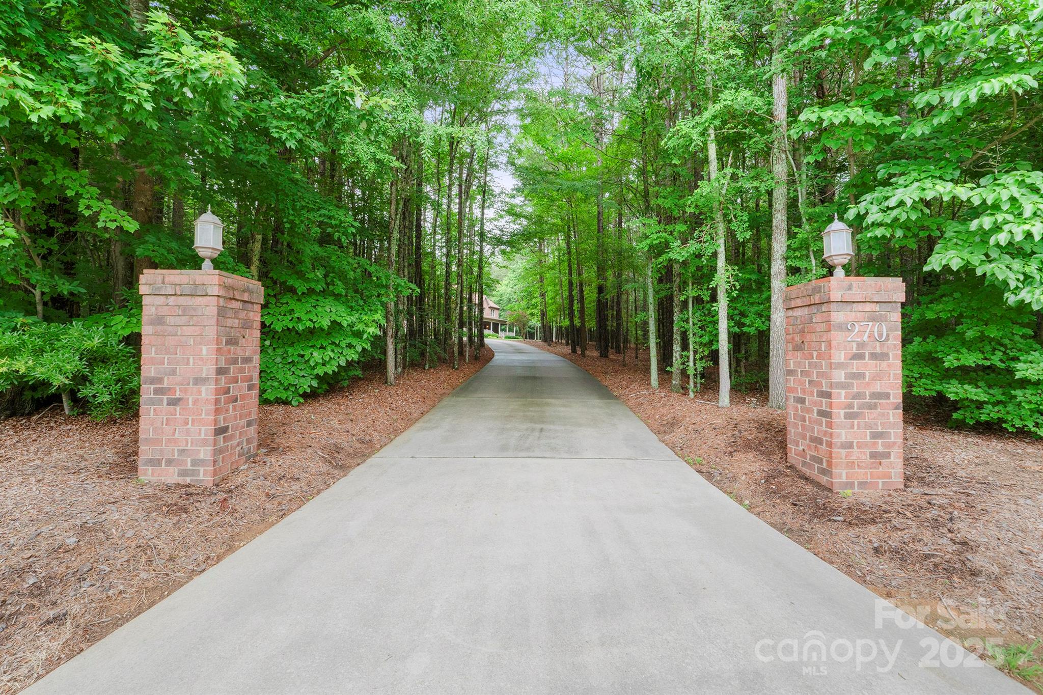 270 North Street Property Photo 5