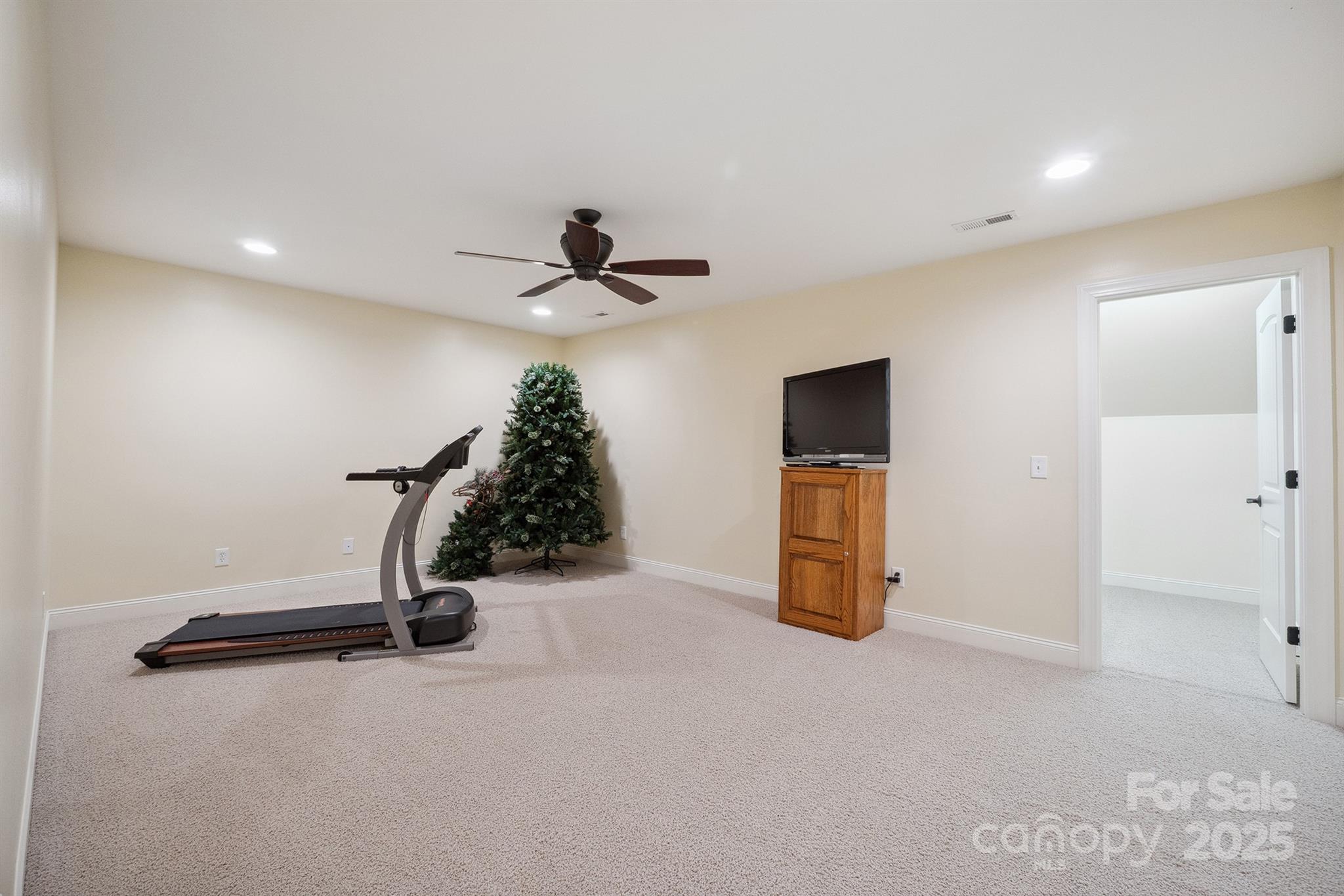 270 North Street Property Photo 41