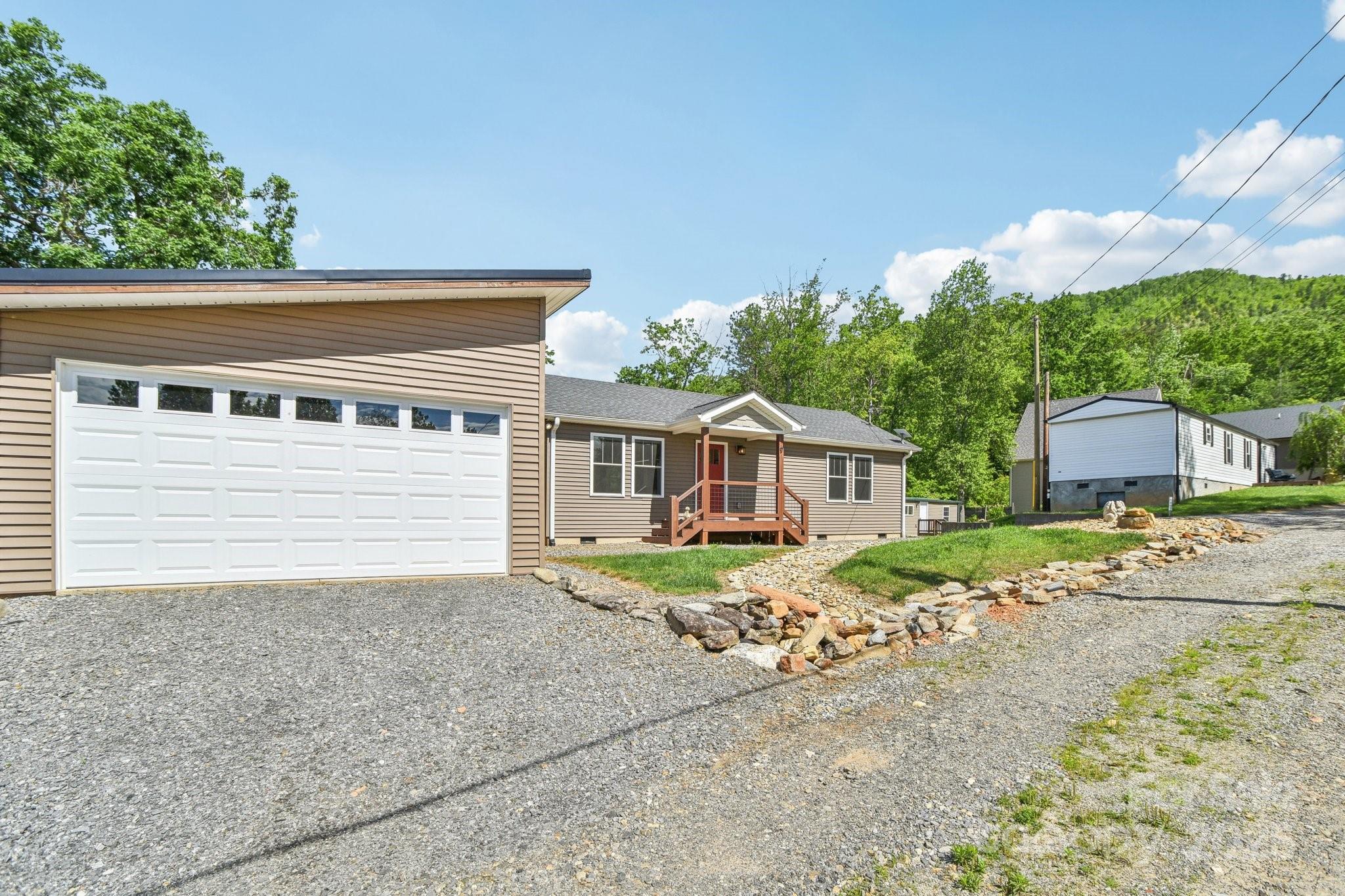 9 Circle Drive Property Photo 1