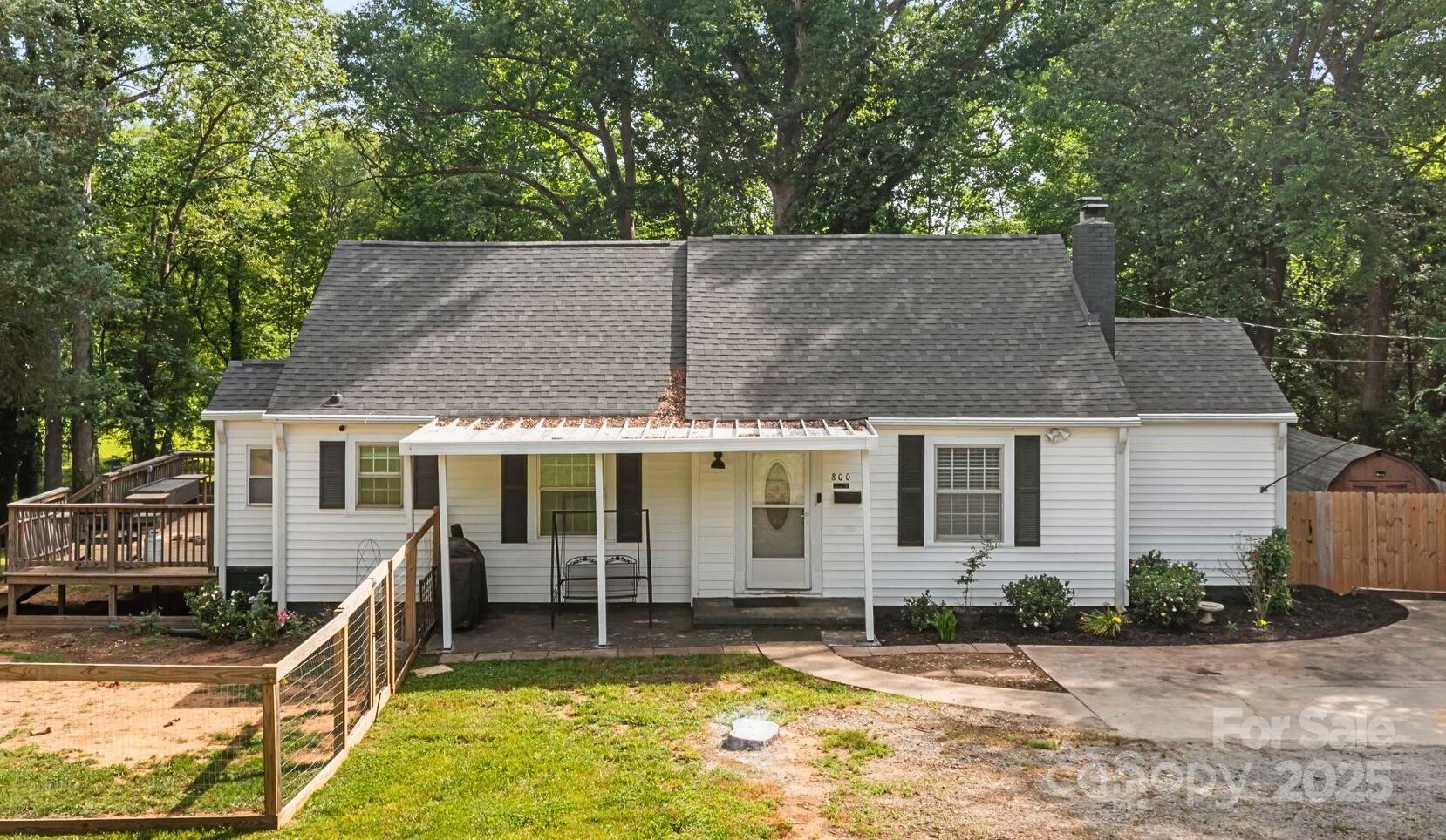 800 Woodlawn Street Property Photo 1