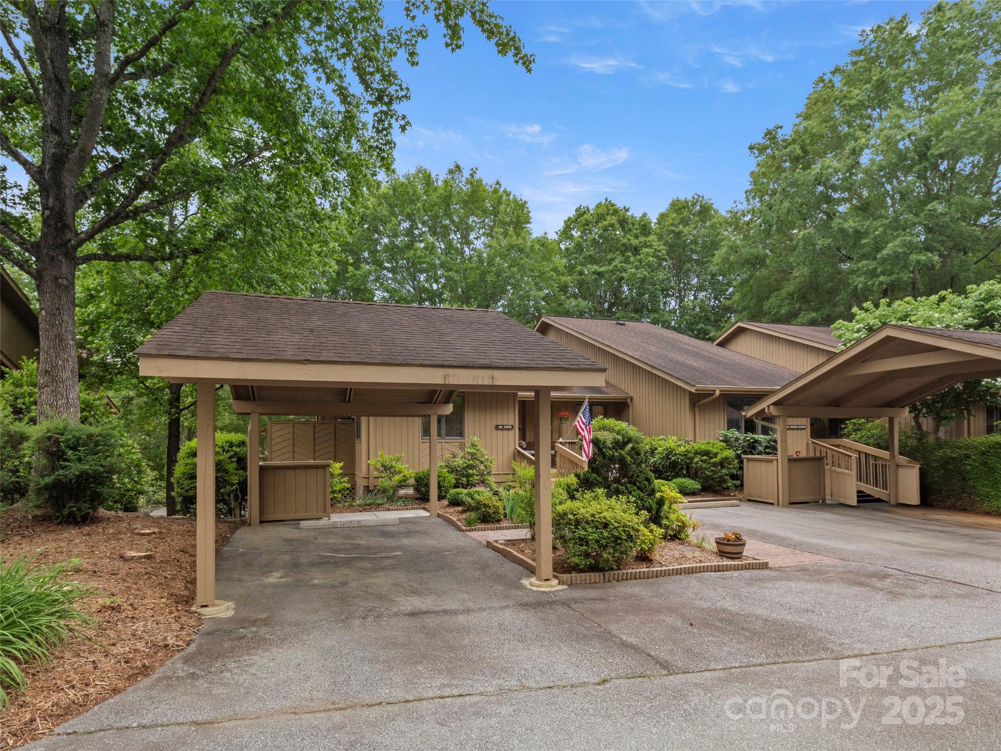 502 Spanish Oak Lane Property Photo 3