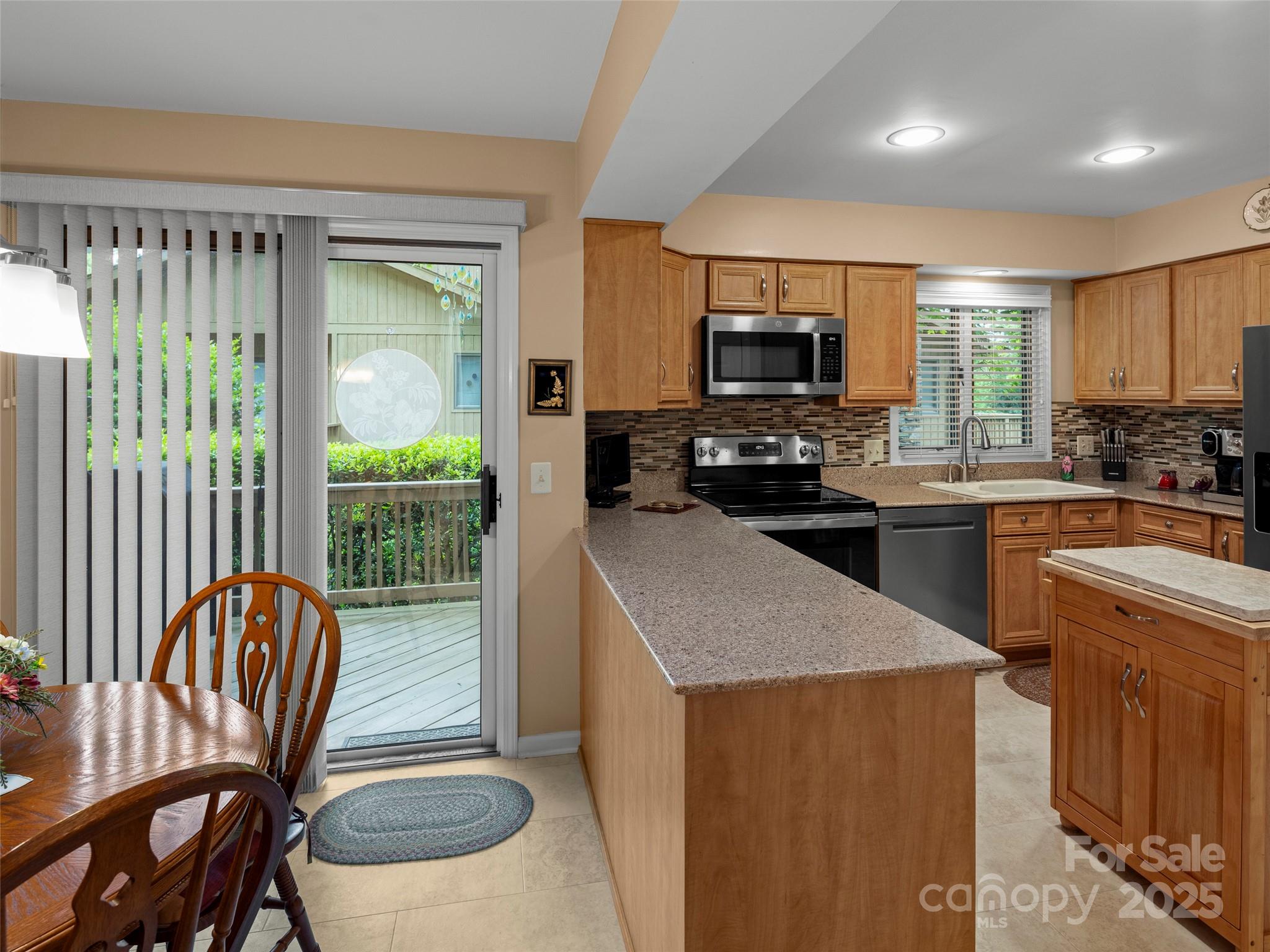 502 Spanish Oak Lane Property Photo 16