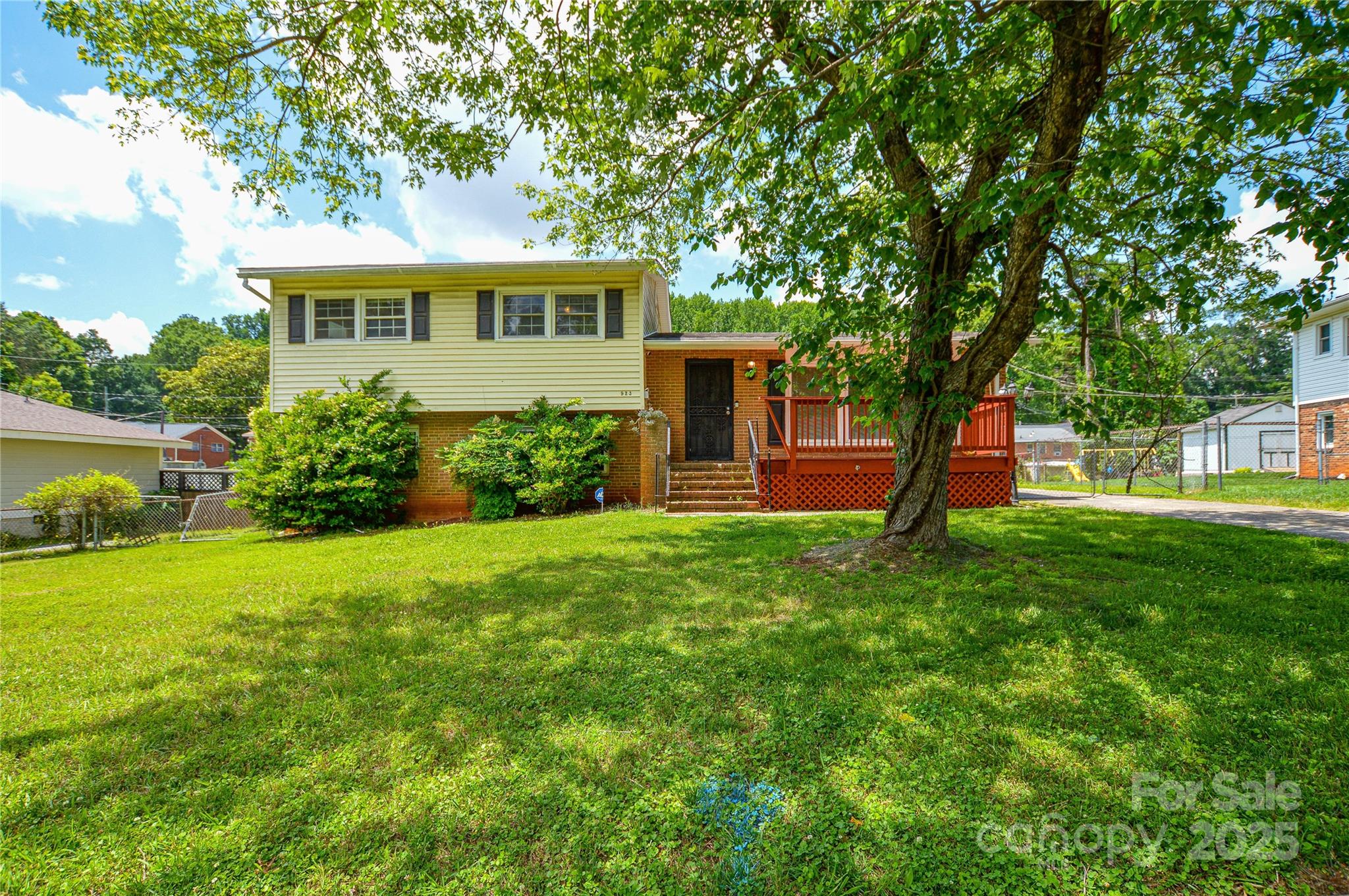 923 Yuma Street Property Photo 1