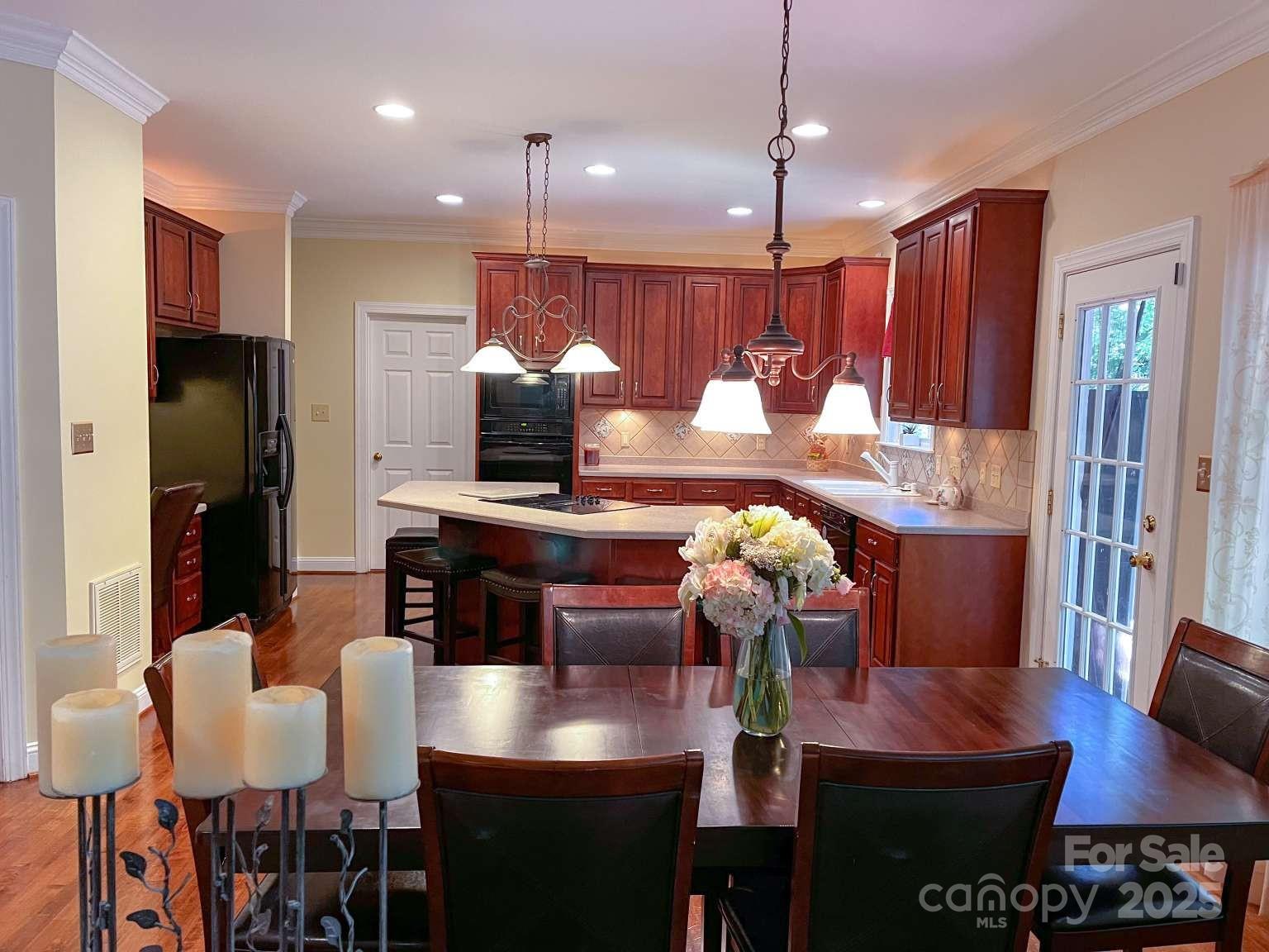 15494 Donnington Drive Property Photo 4