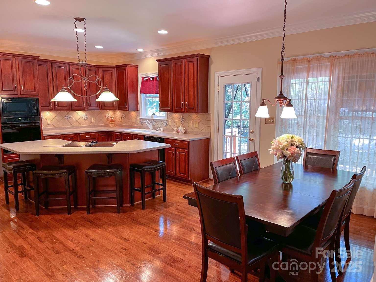 15494 Donnington Drive Property Photo 5