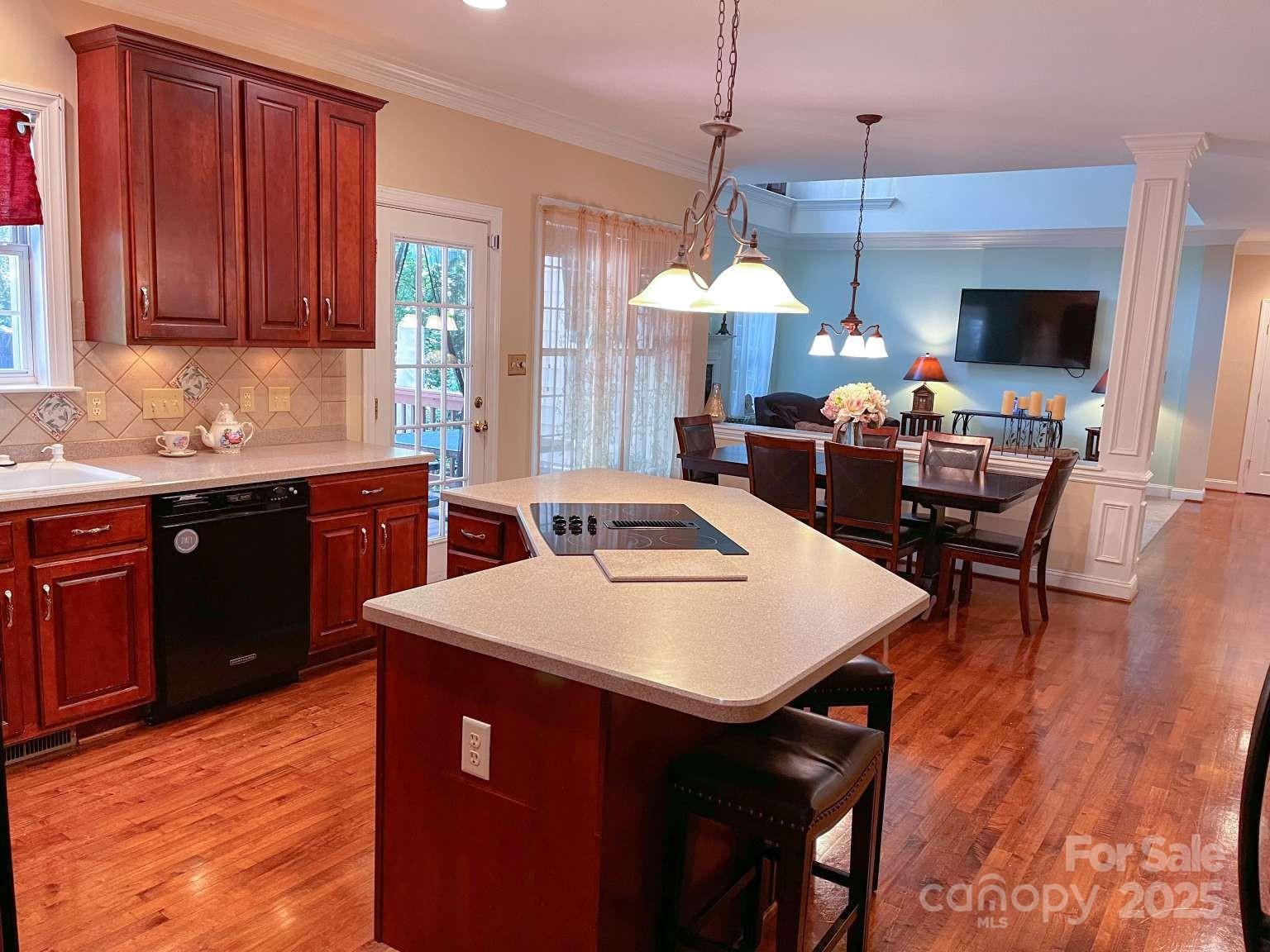 15494 Donnington Drive Property Photo 8