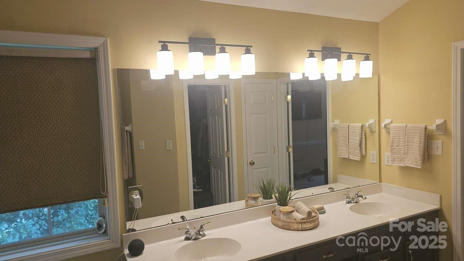 15494 Donnington Drive Property Photo 37