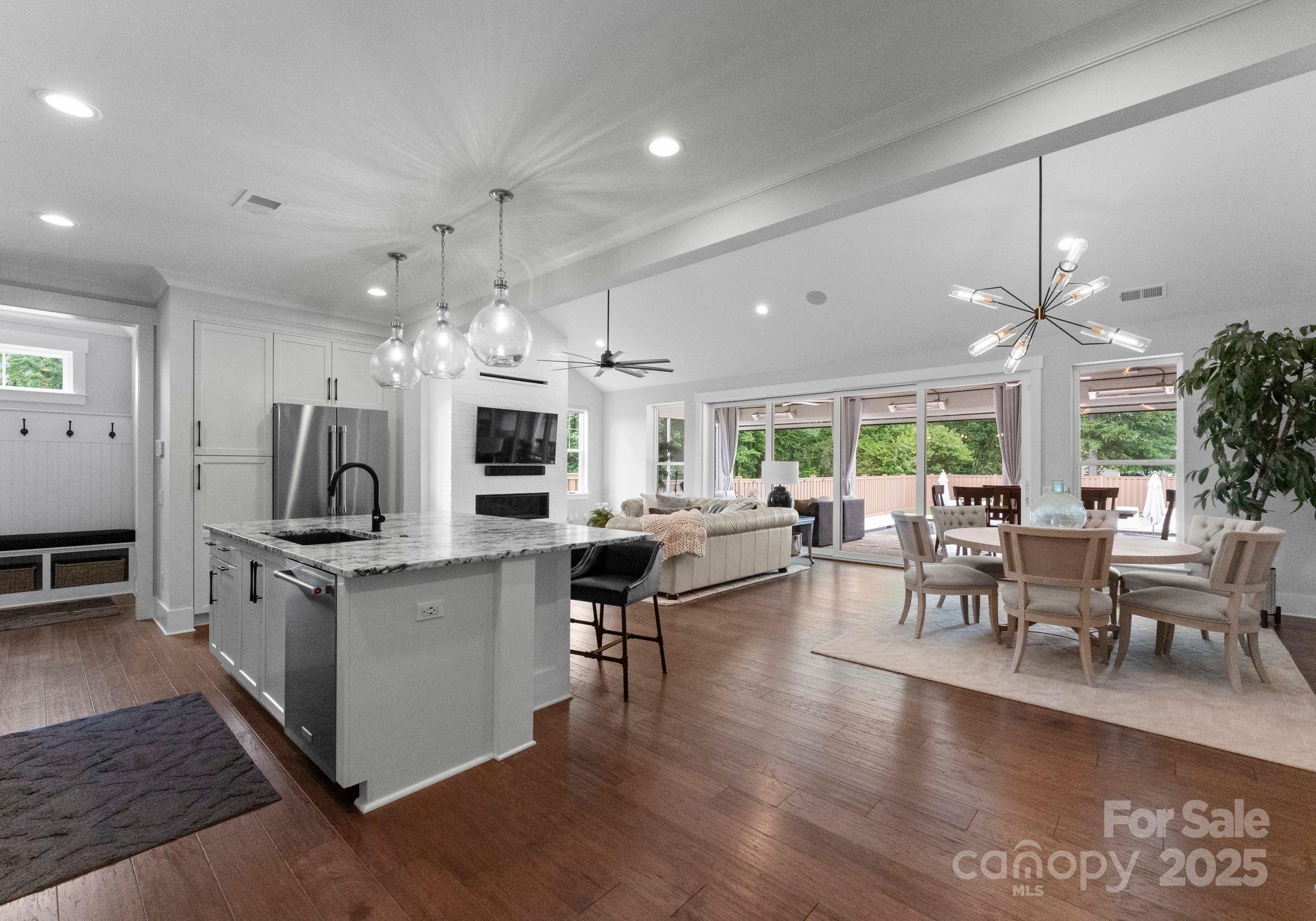 4021 Redwood Avenue Property Photo 6