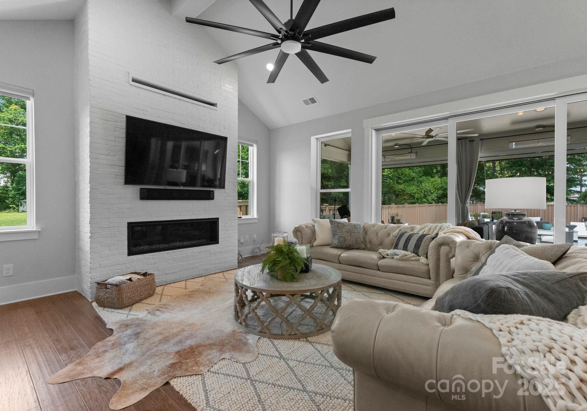 4021 Redwood Avenue Property Photo 7