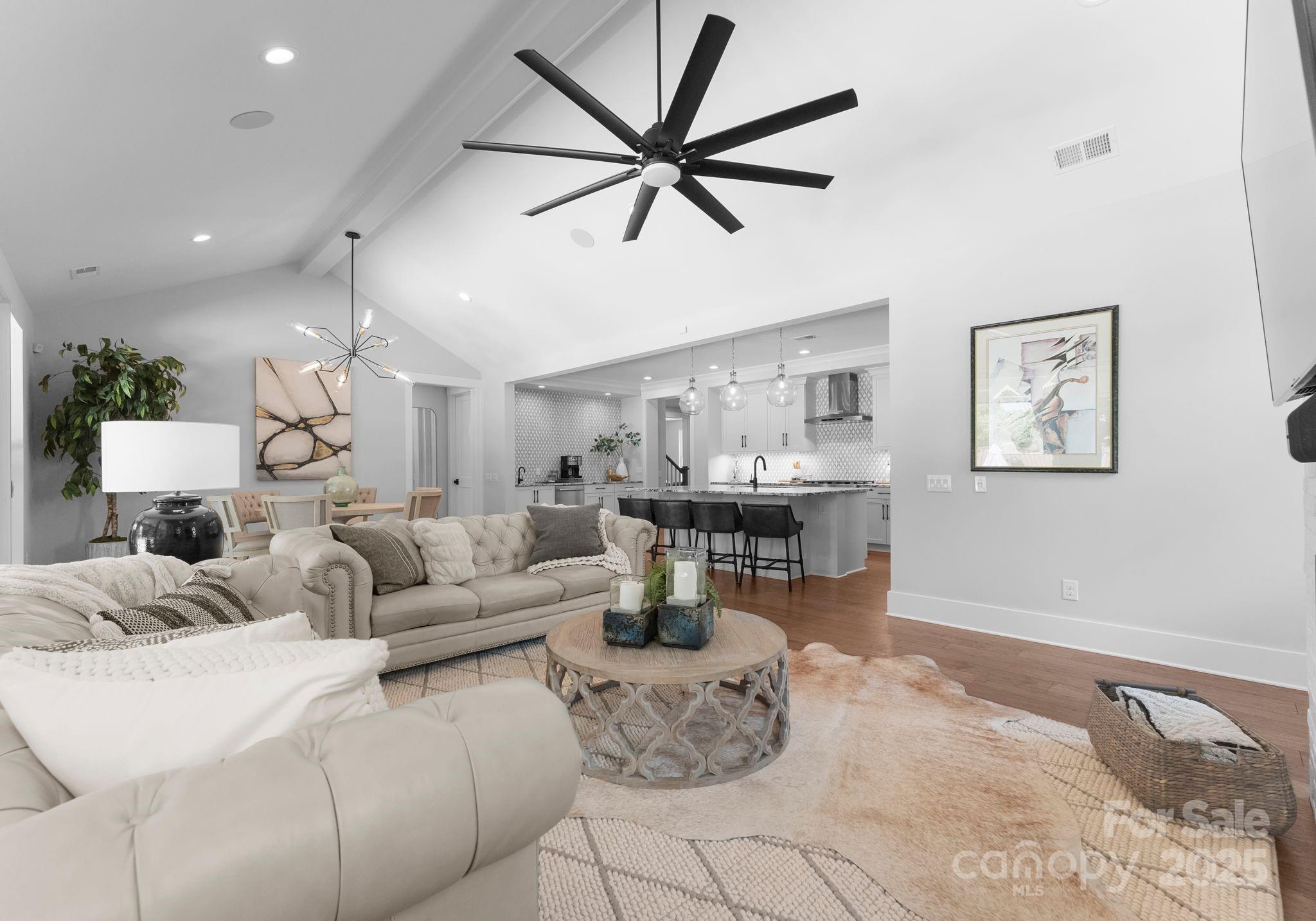 4021 Redwood Avenue Property Photo 8