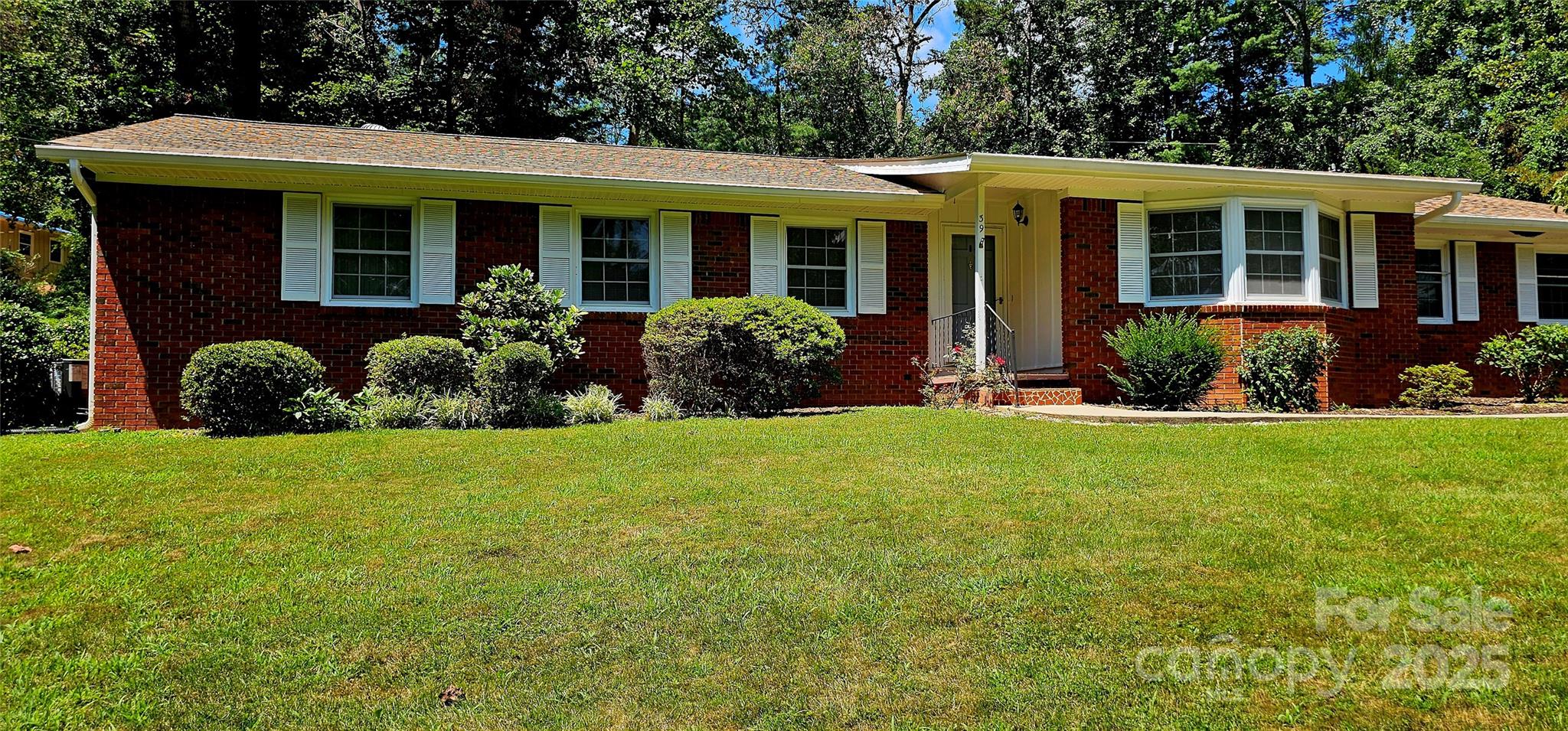 39 Ferncliff Drive Property Photo 1