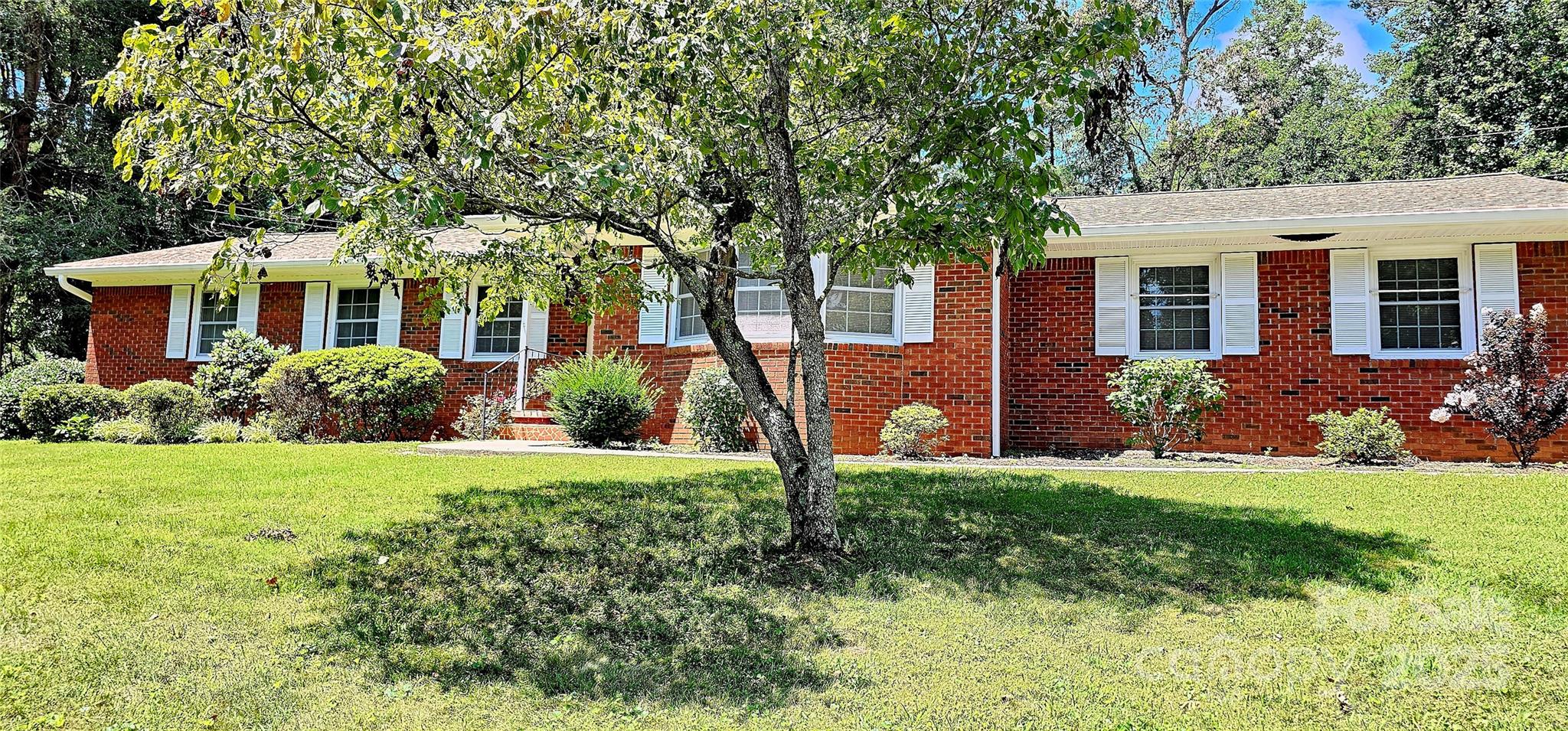 39 Ferncliff Drive Property Photo 2