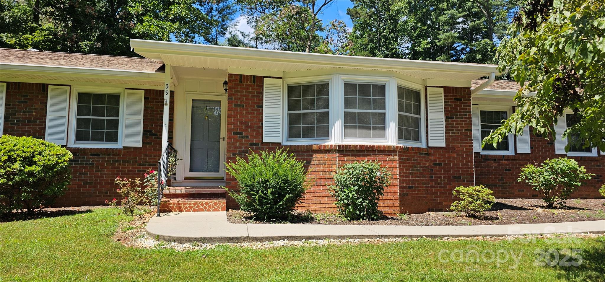 39 Ferncliff Drive Property Photo 3