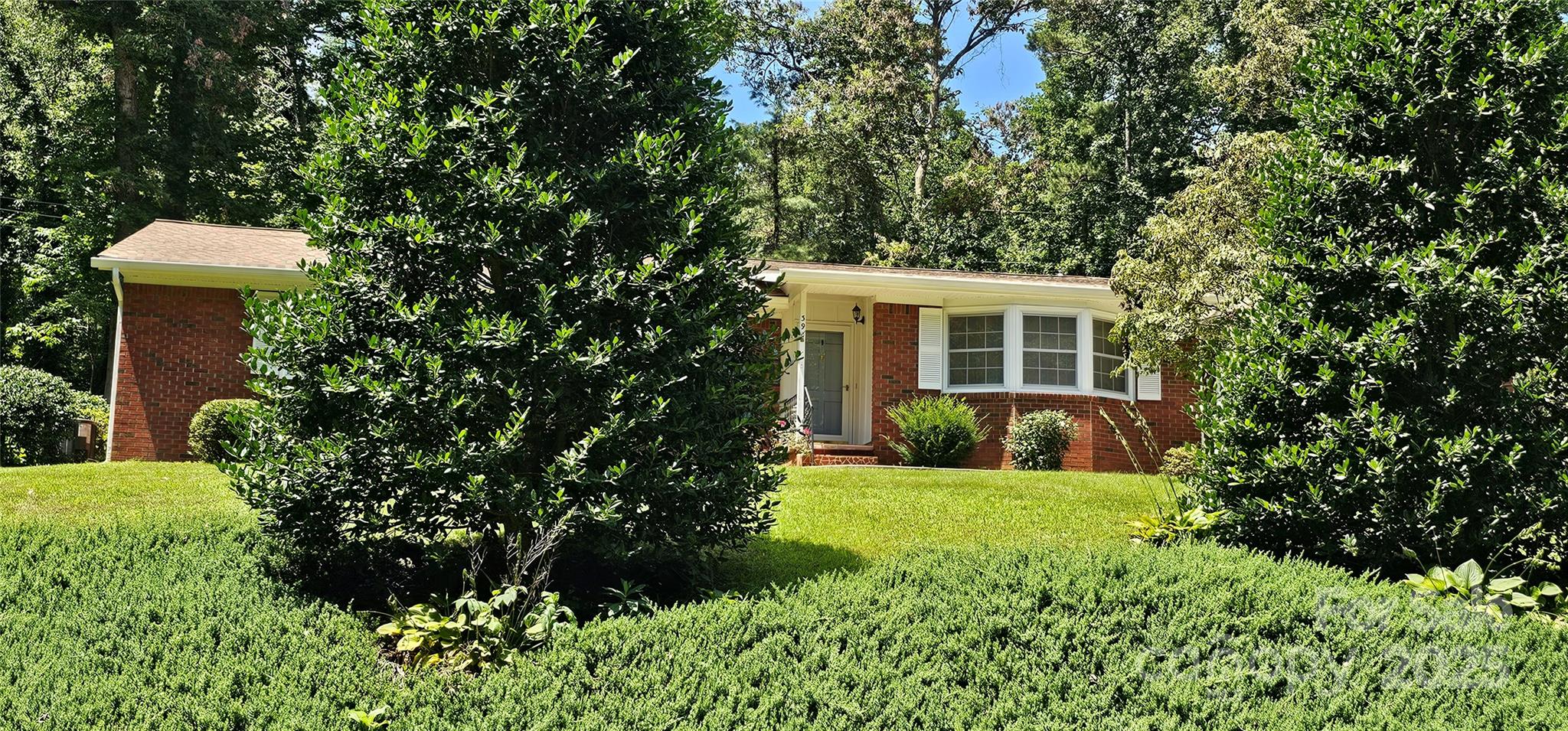 39 Ferncliff Drive Property Photo 4