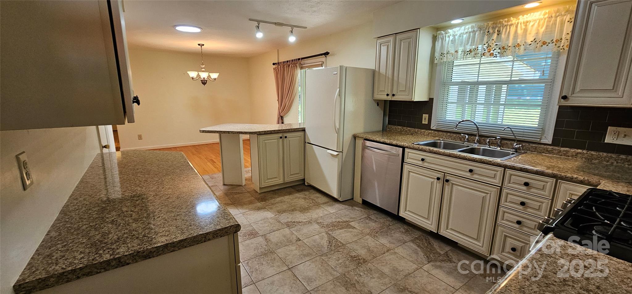 39 Ferncliff Drive Property Photo 7
