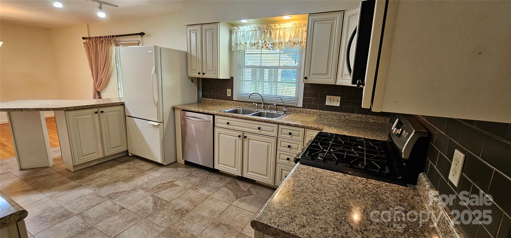 39 Ferncliff Drive Property Photo 8