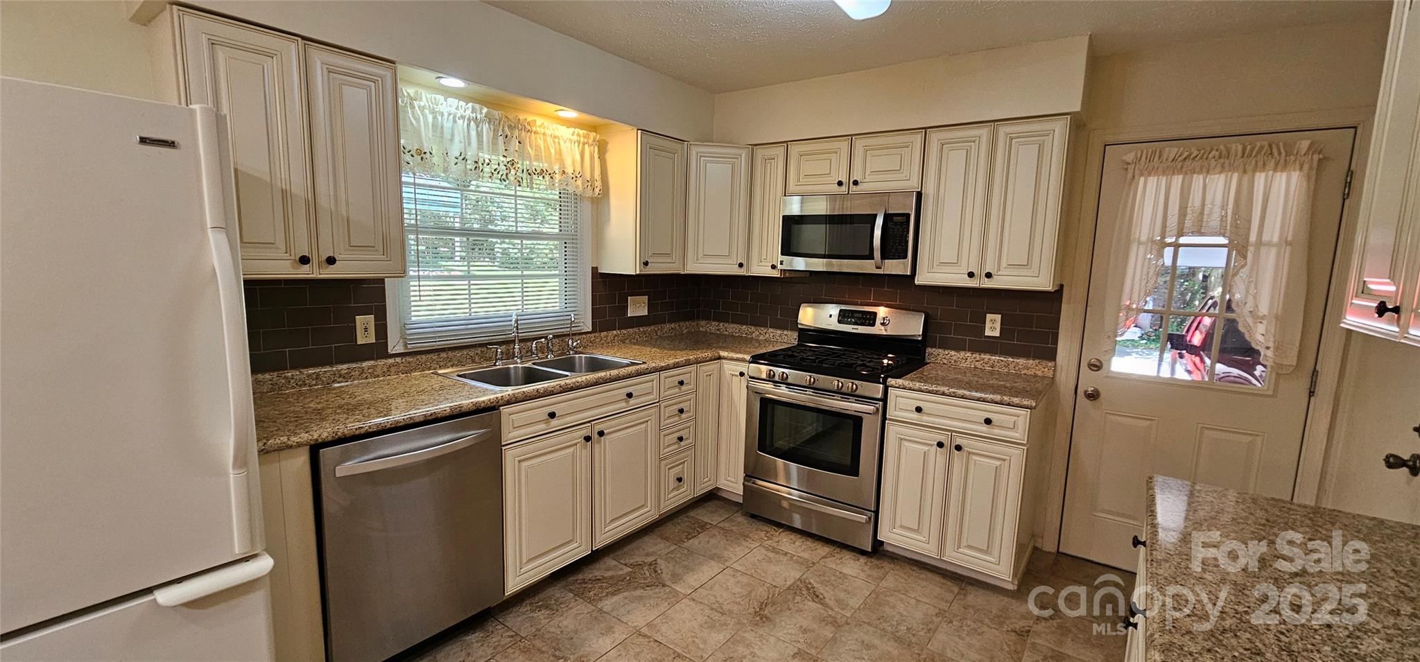 39 Ferncliff Drive Property Photo 9